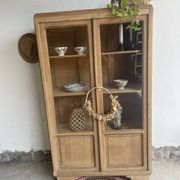 Armoire vitrée