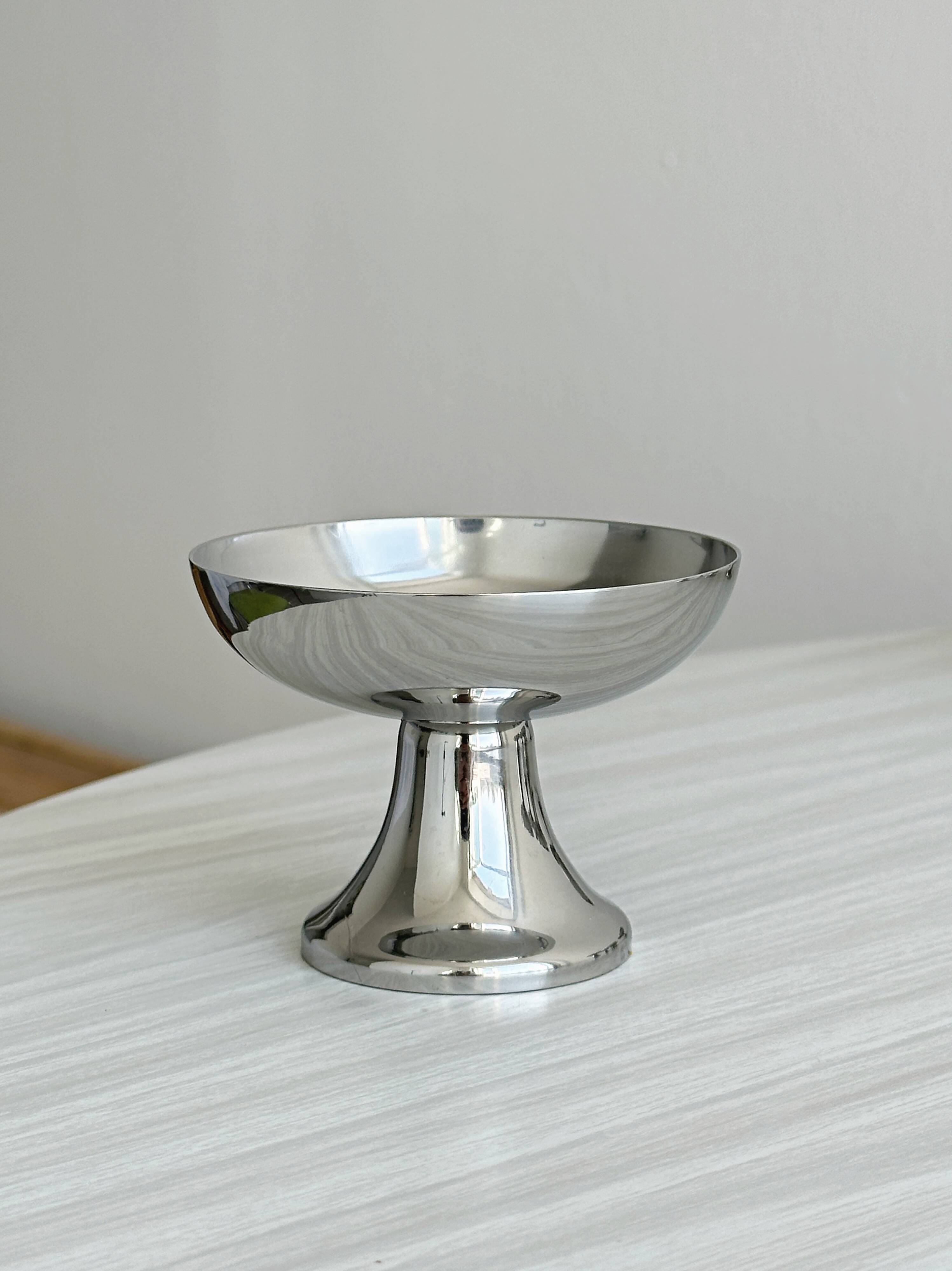 Set of 6 metal ice cream bowls