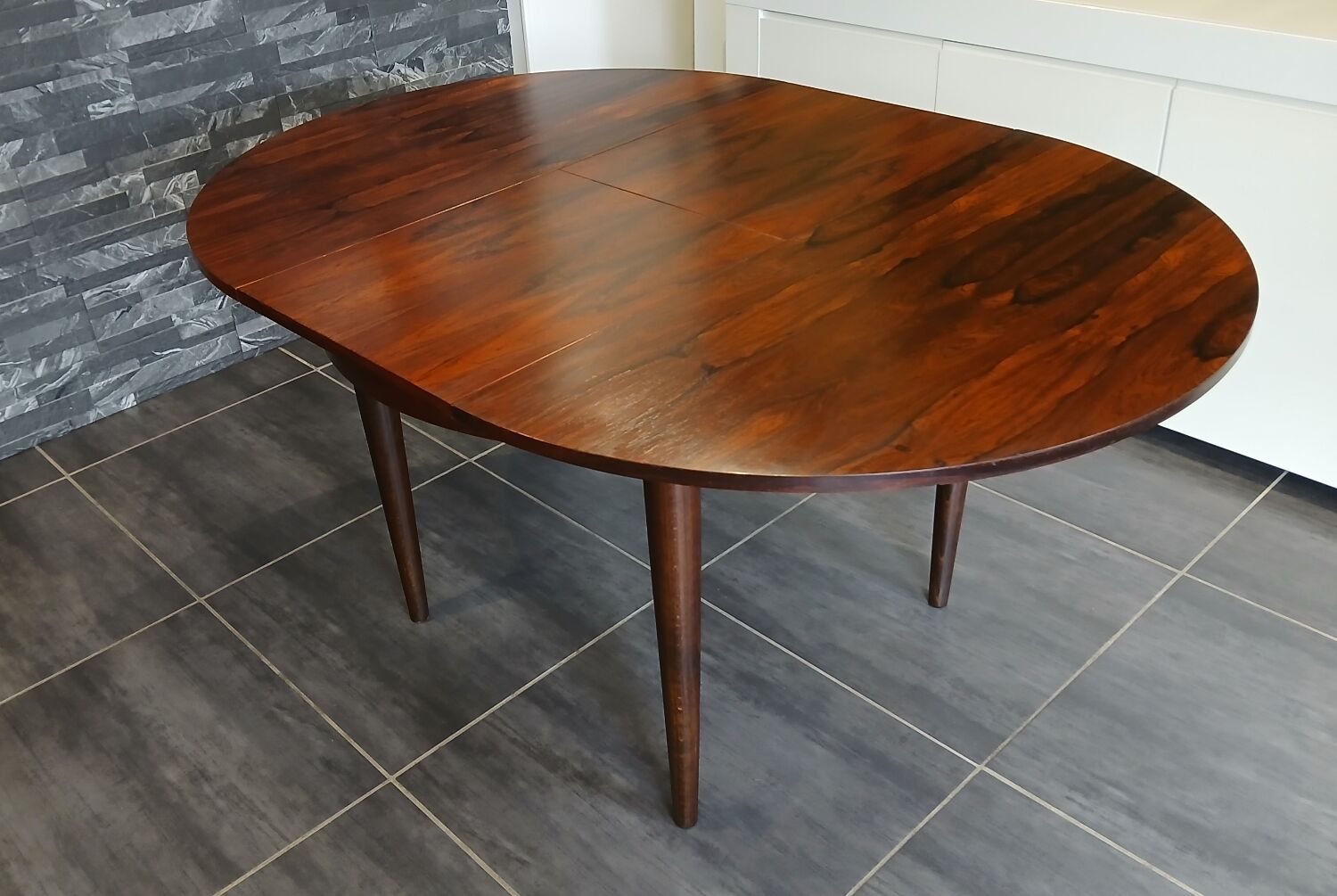 Scandinavian extendable round table in Rio rosewood, 1970s