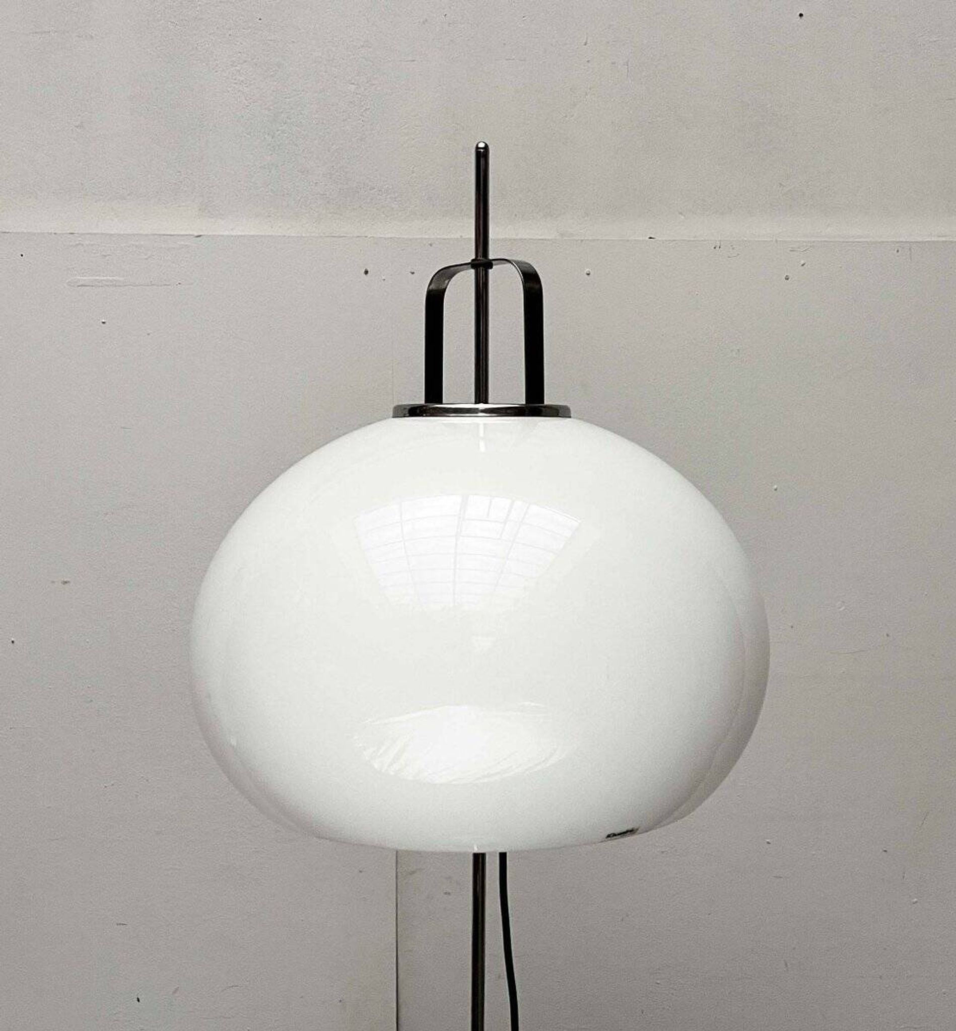 Lucerna floor lamp, Space Age model, modern Italian mid-century by Guzzini for iGuzzini, 1960s.