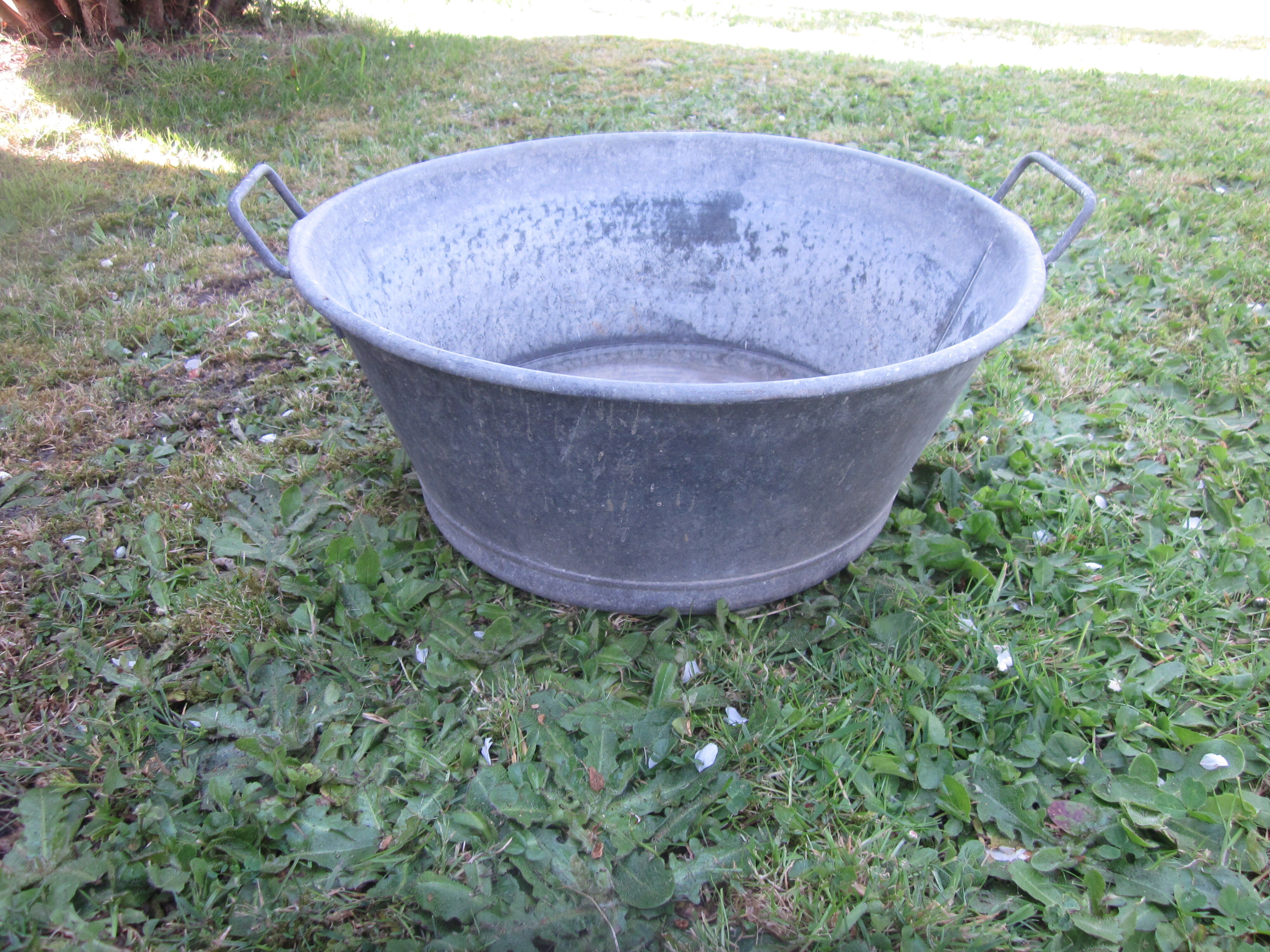 Bassine ancienne en zinc