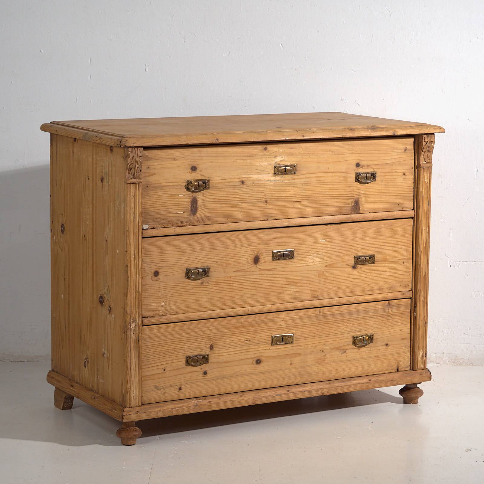 Antique chest of drawers in French Provençal style (c.1920)