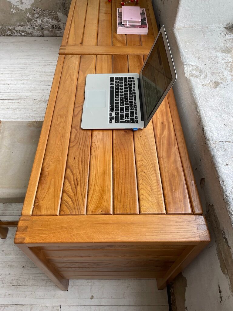 Regain dresser office row