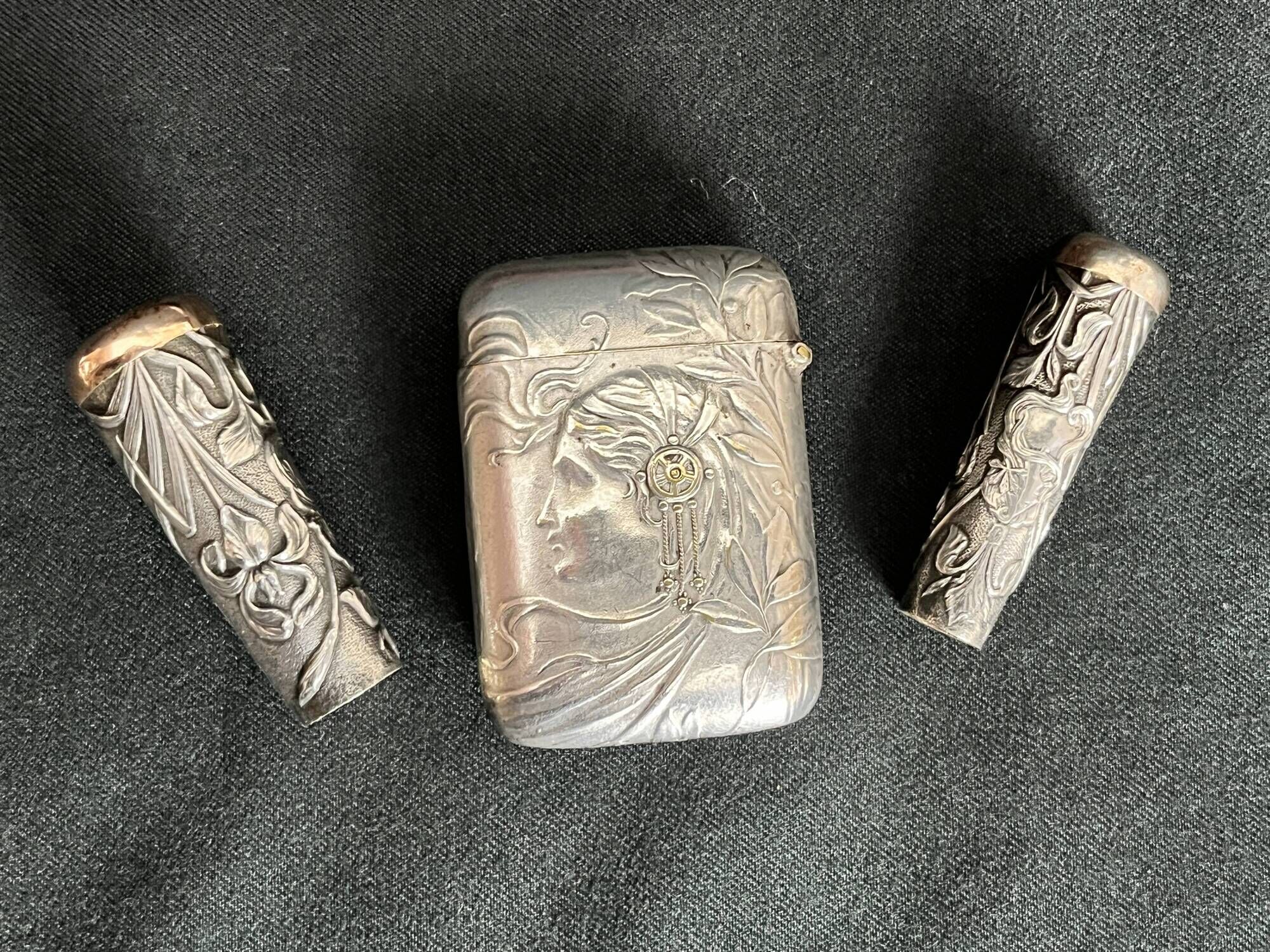 Art nouveau, objets de fumeur métal argenté écrin vers 1900