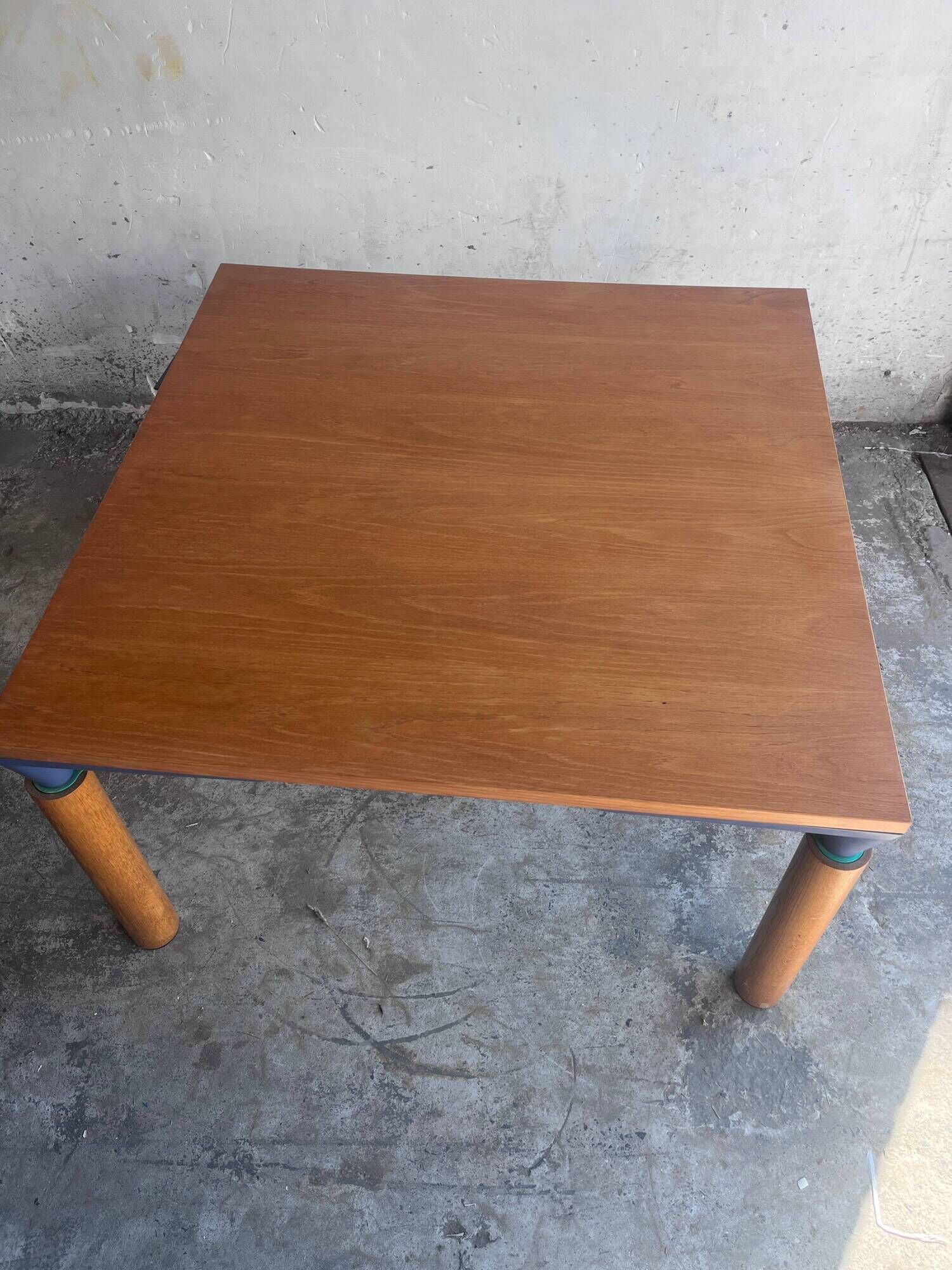 Square convertible table by Francesco Binfaré for Cassina, 1980s.