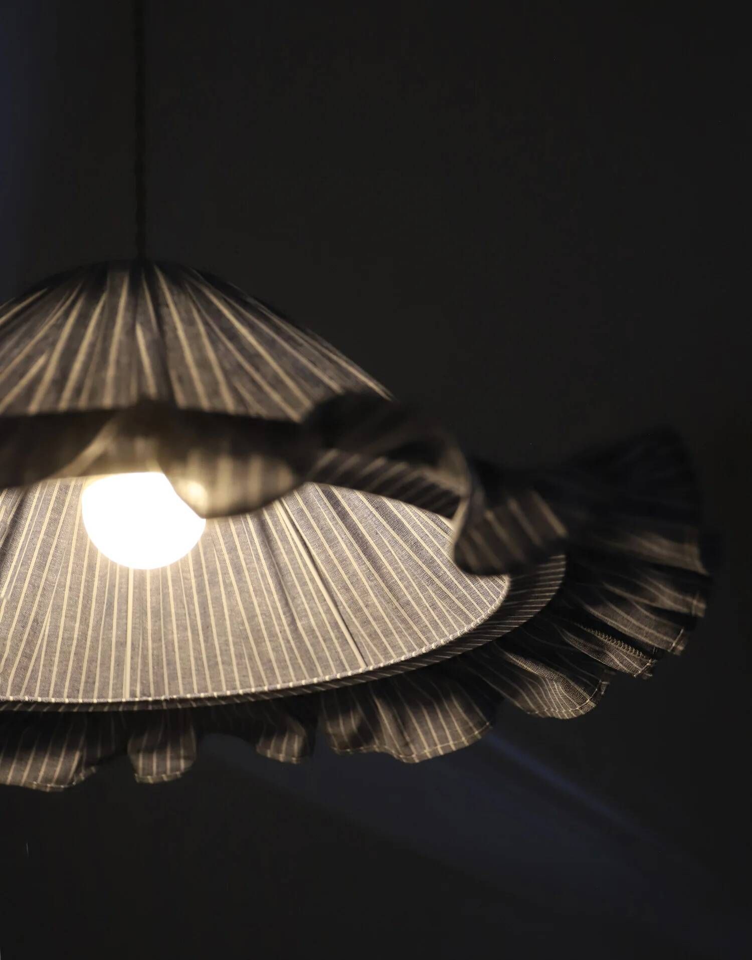 Suspension Emilia, pleated lampshade with frills, blue stripes.