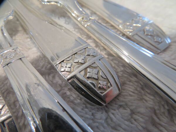 12 fourchettes à gateaux métal argenté orfèvre MM grand prix de Monaco