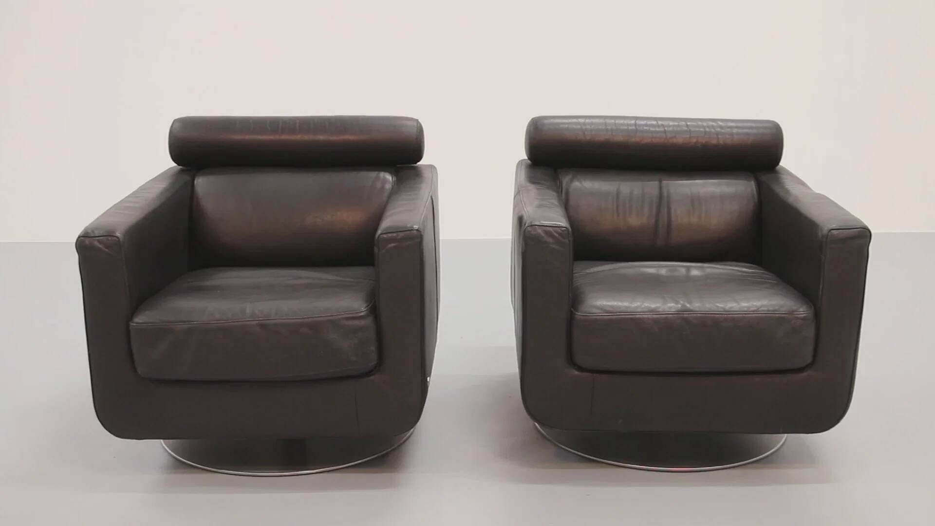 Italian modern leather swivel lounge chair steel by Natuzzi, Italy 1970