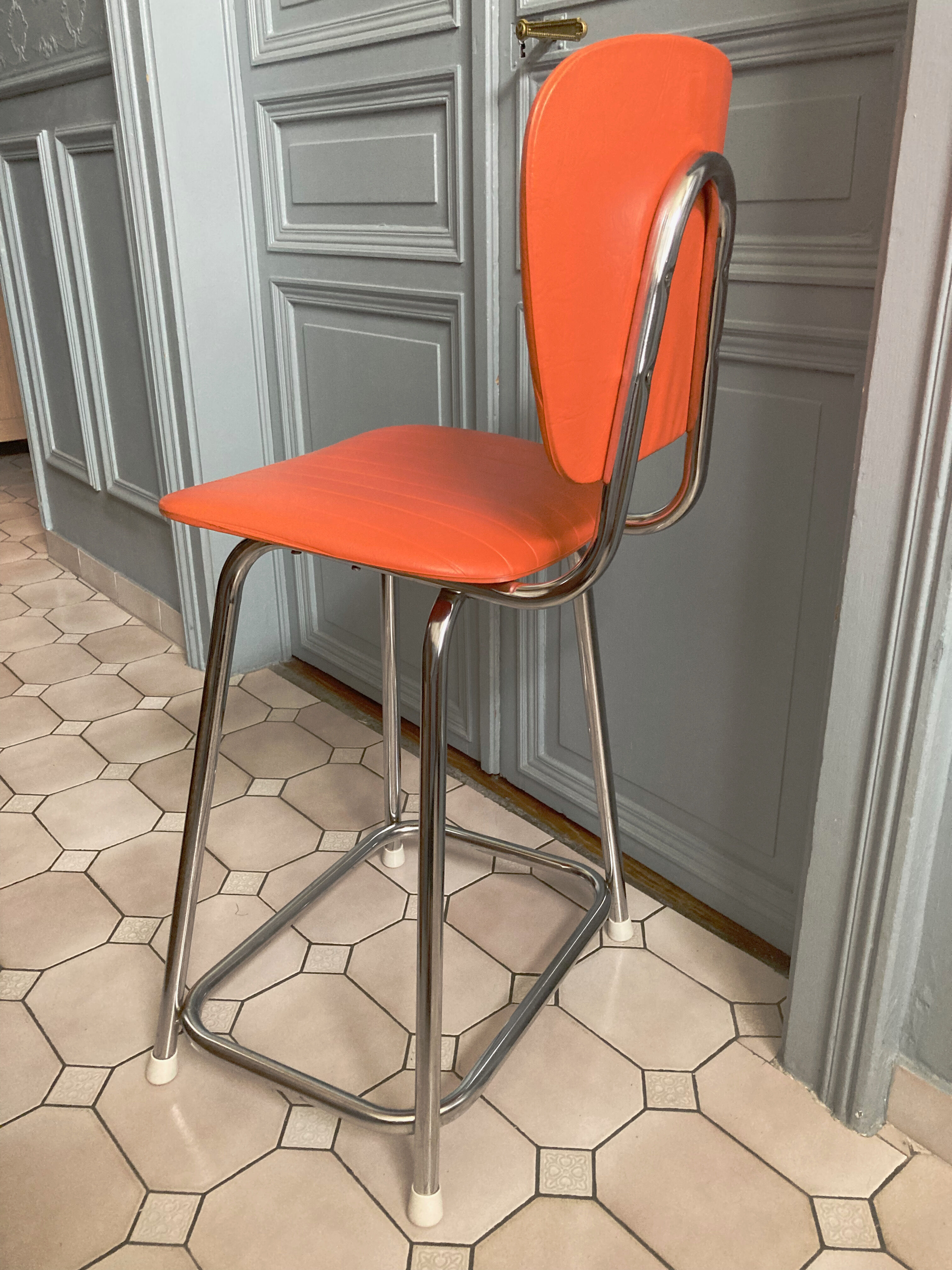 Duo of chair and stool 1970 orange and chromes