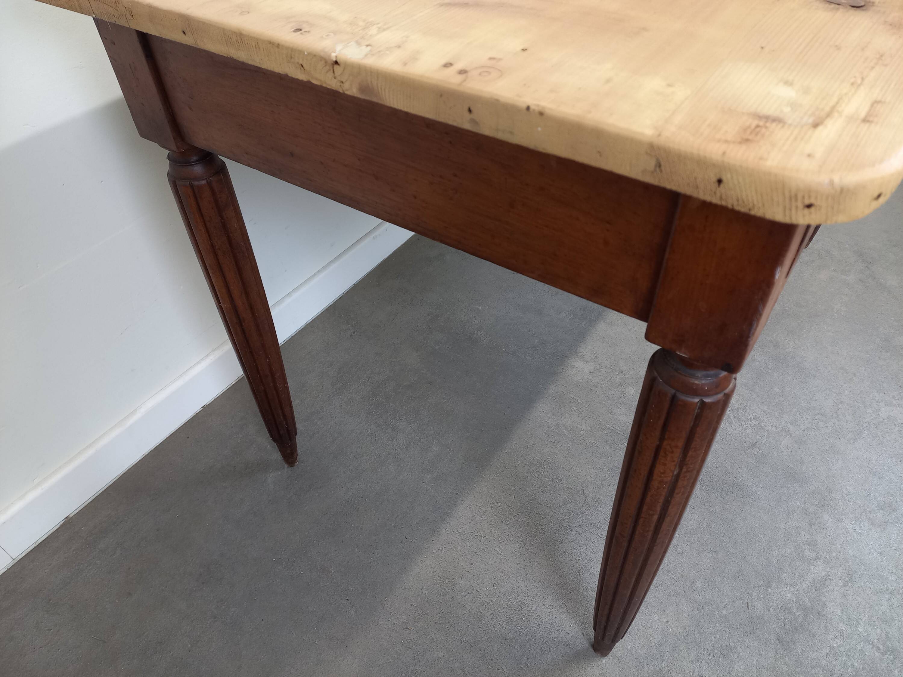 Farmhouse table with drawers