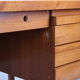Bureau en bois avec des tiroirs