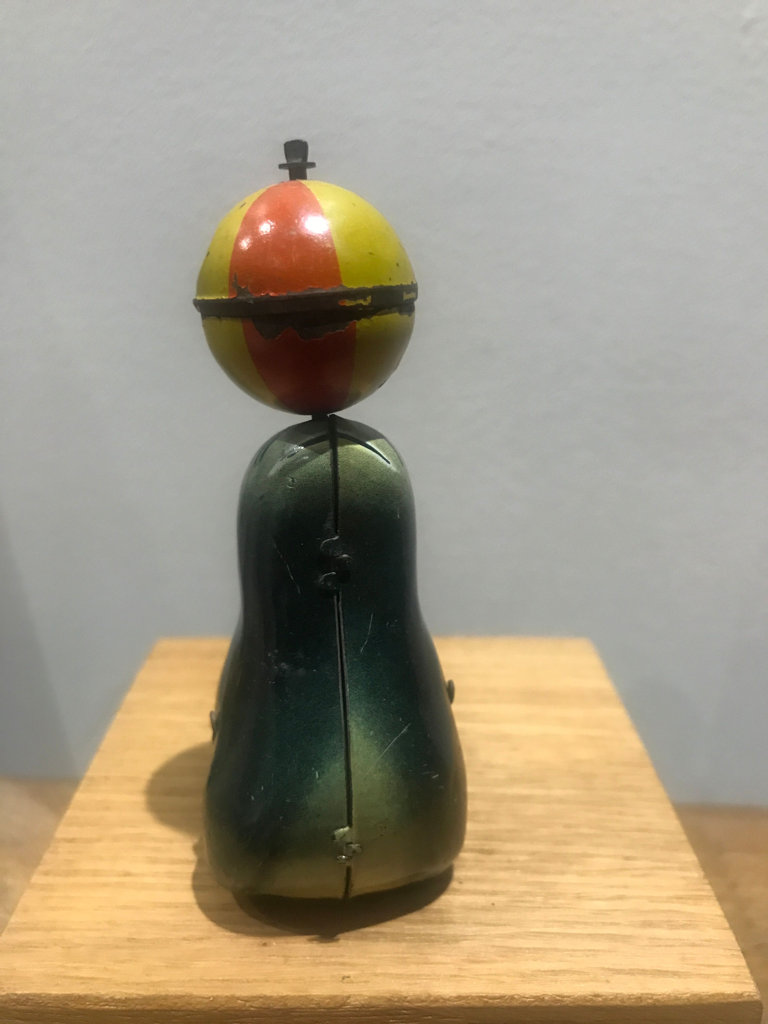 Lehmann friction sea lion toy