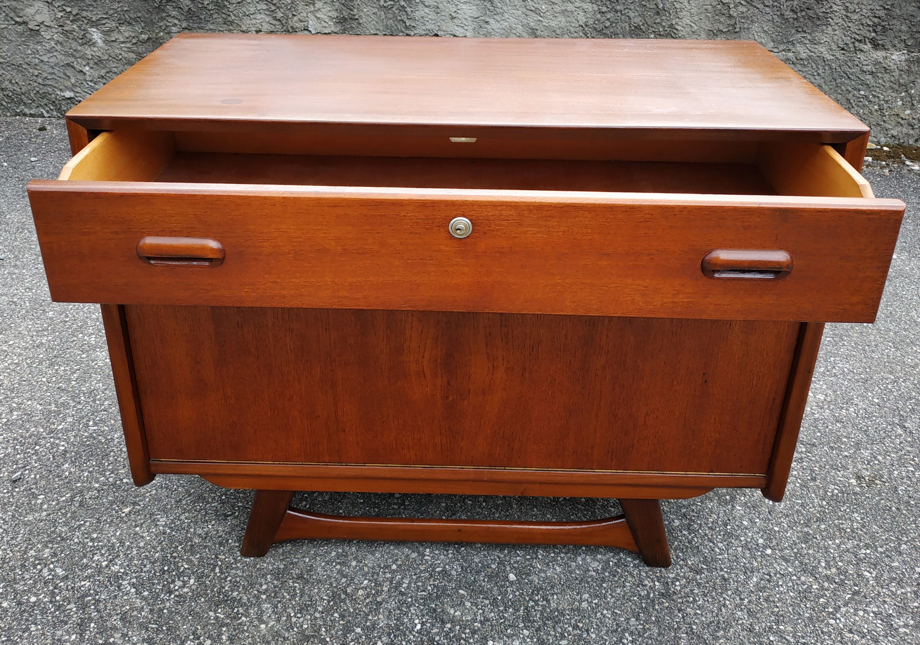Commode scandinave par Louis van Teeffelen 1960
