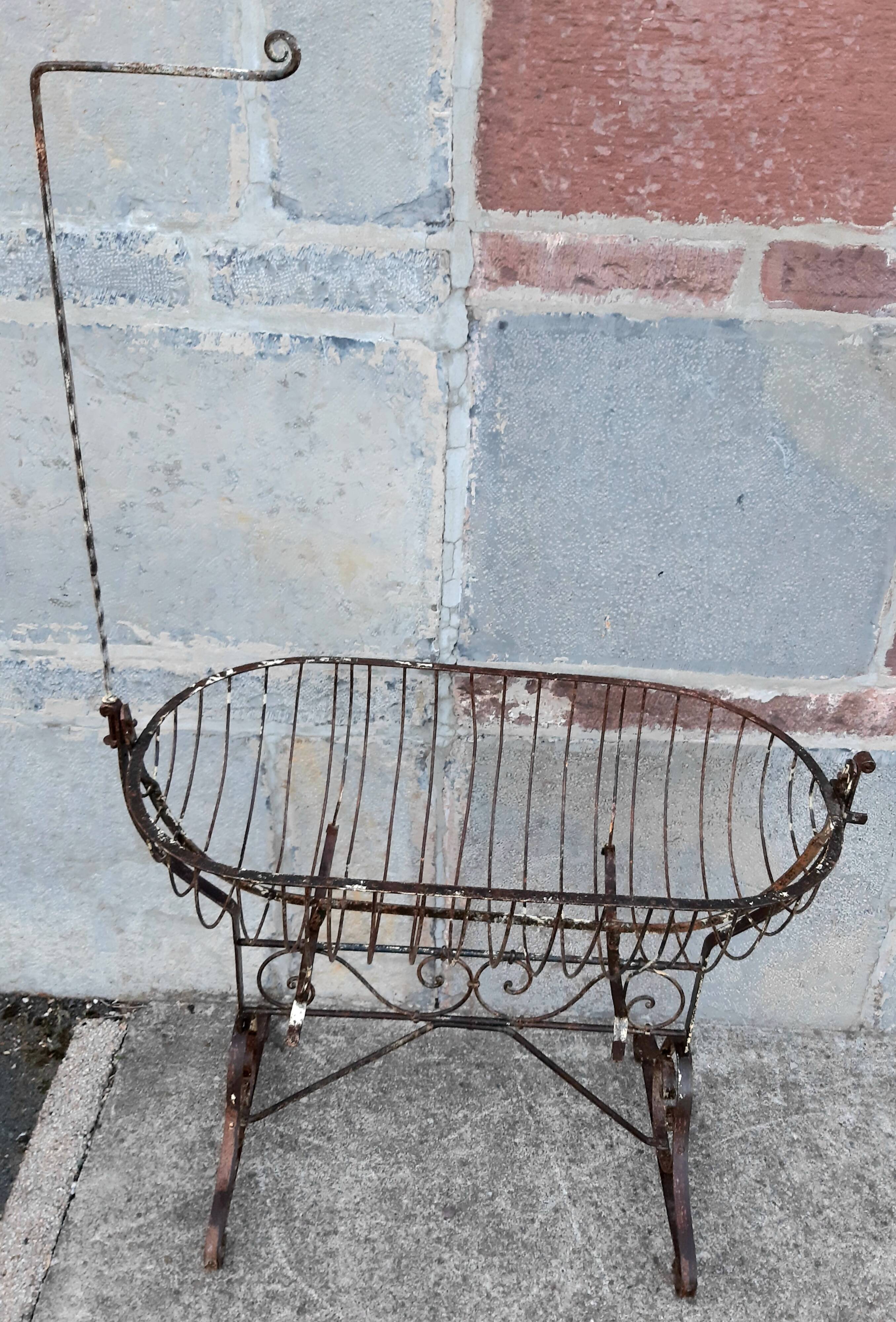Ancien Lit De Poupée En Fer Forgé Blanc - Vintage - Pour Poupon