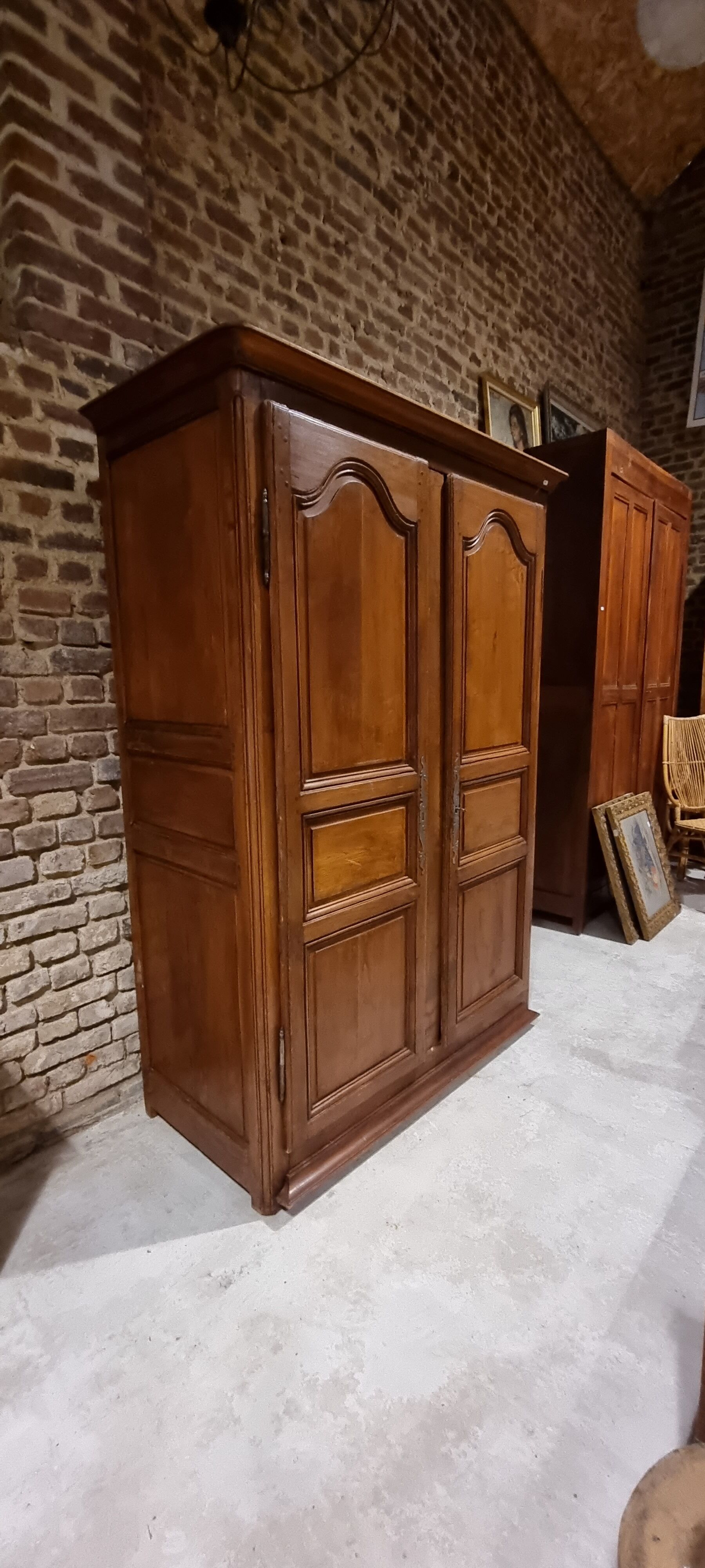 Wardrobe in solid wood
