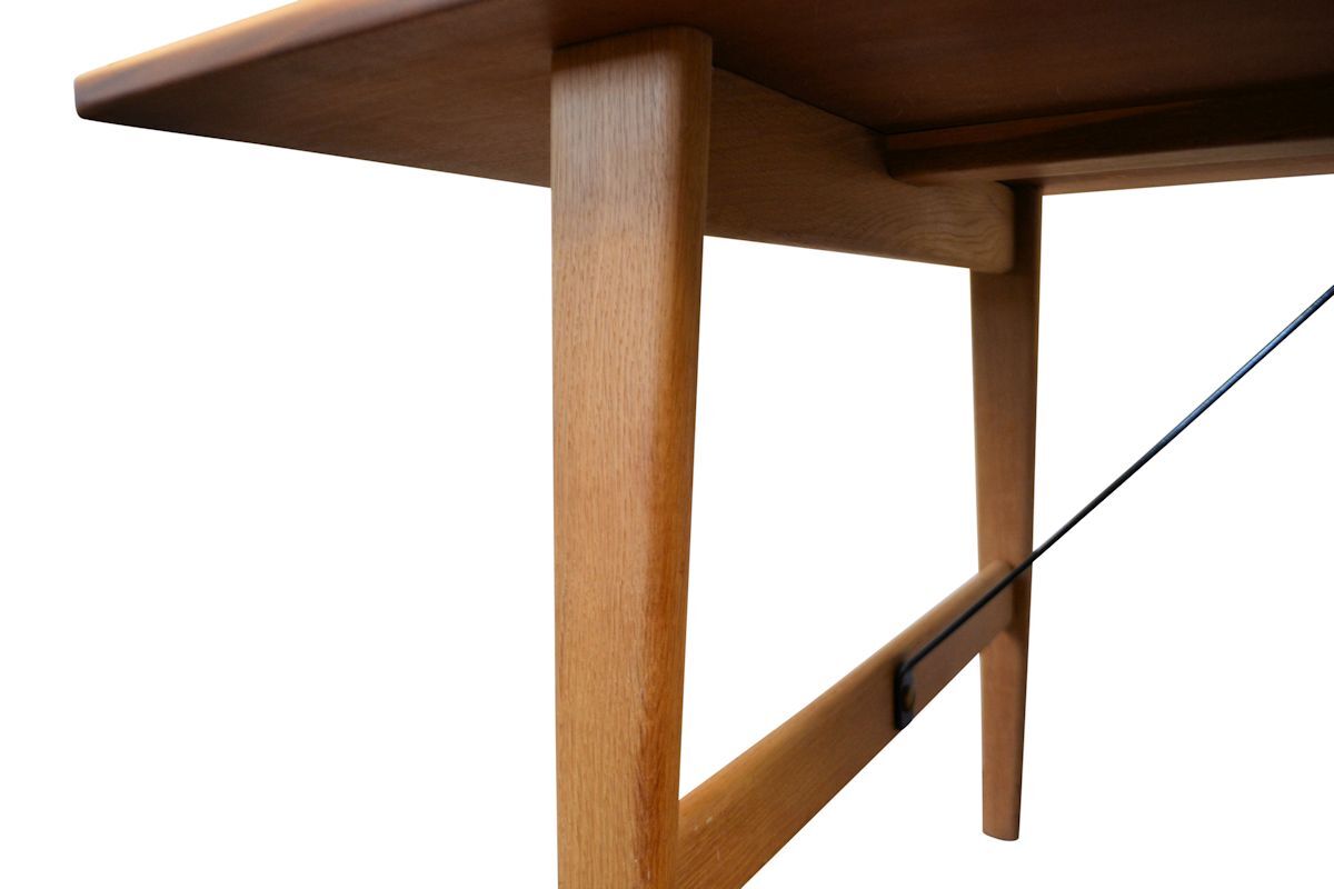 Danish table model 281 by Børge Mogensen for Fredericia