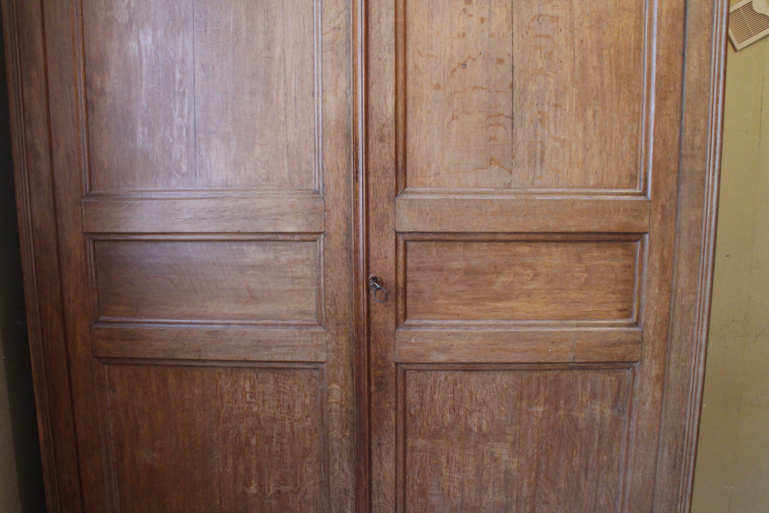 Armoire en chêne clair XIX ème