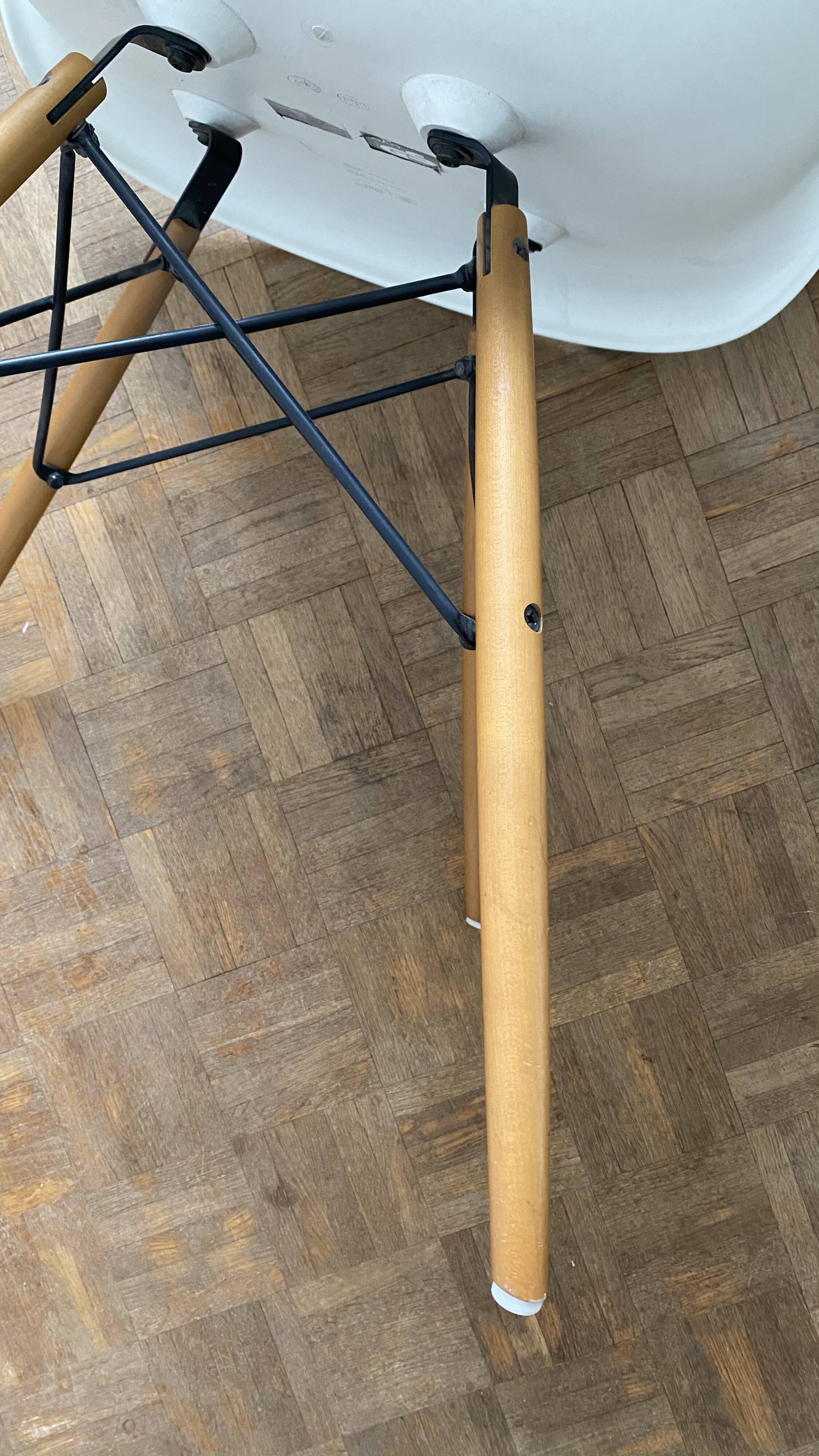 Eames Plastic Armchair DAW