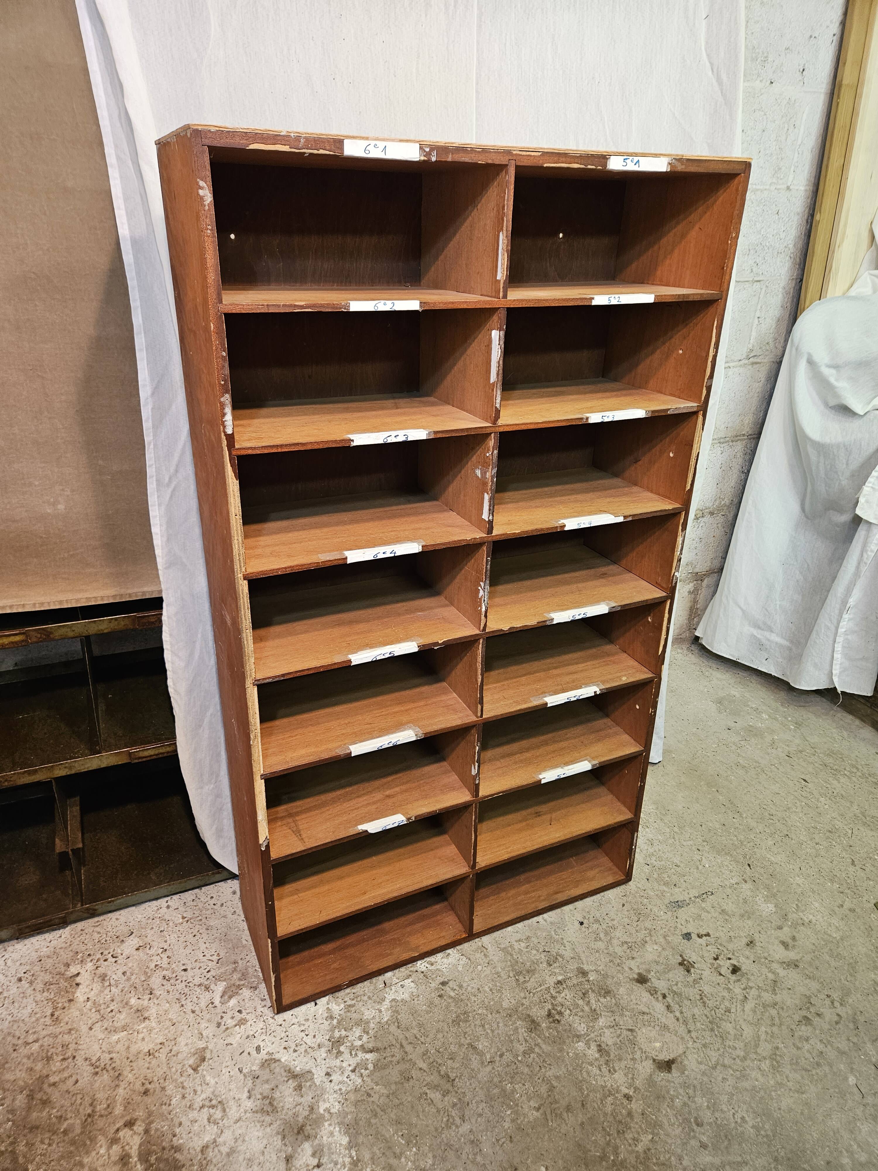 Meuble casier en bois 1960