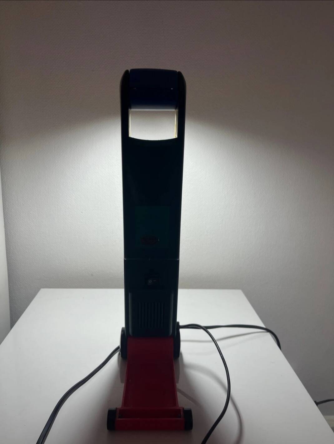 Zigzag lamp in Benetton style Memphis