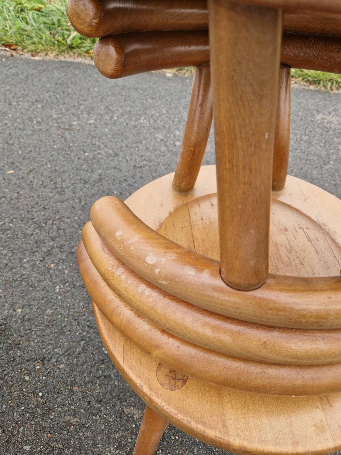 Set of 4 solid organic chairs