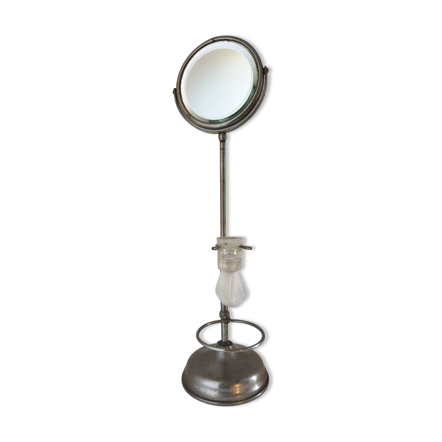 Freestanding shaving mirror with supports
