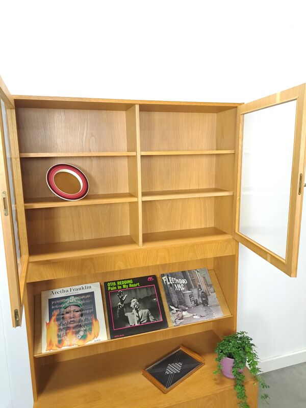 Vitrine haute pour vinyles avec portes vitrées et étagère à magazines de Suède