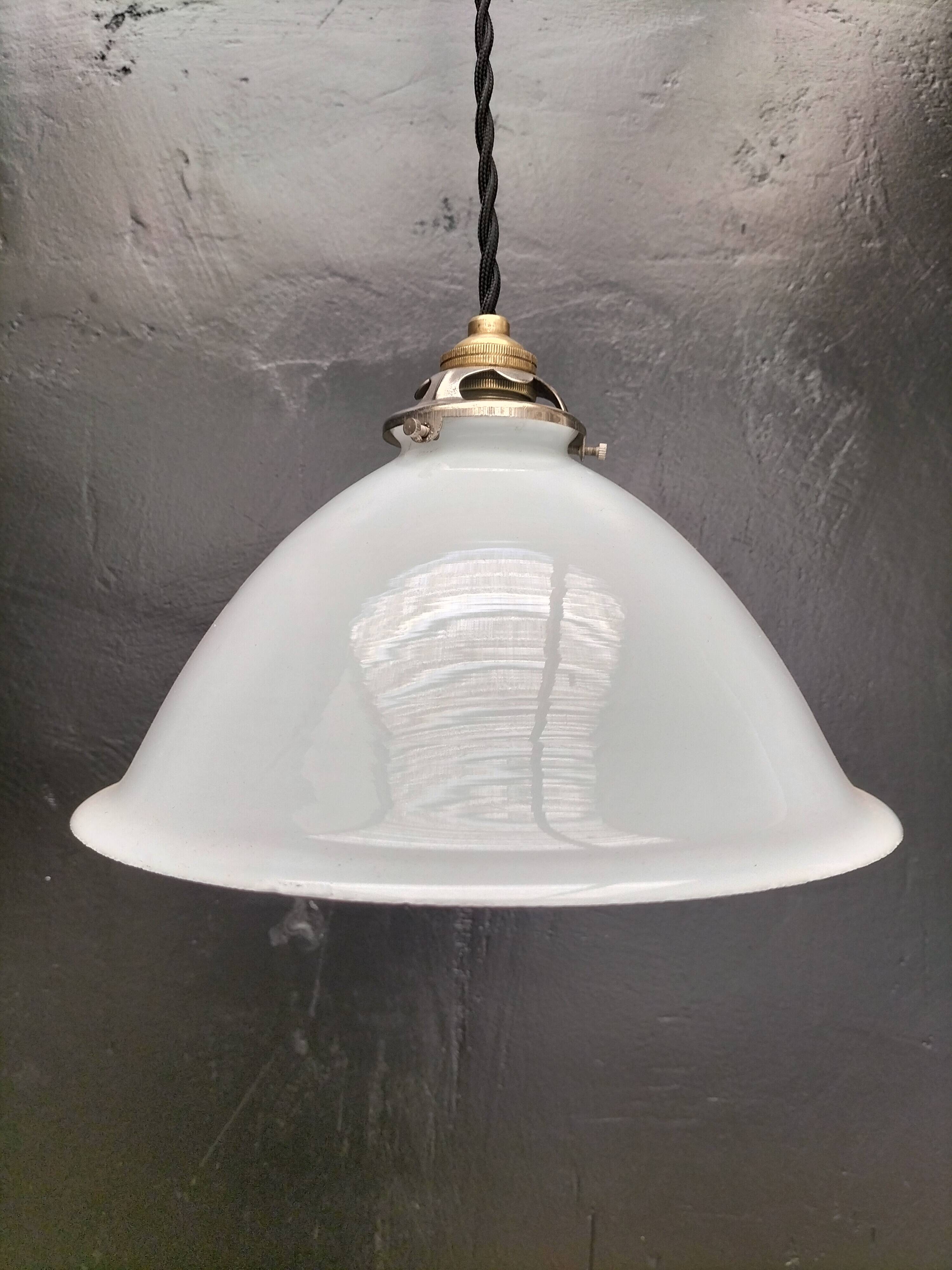 Opaline suspension