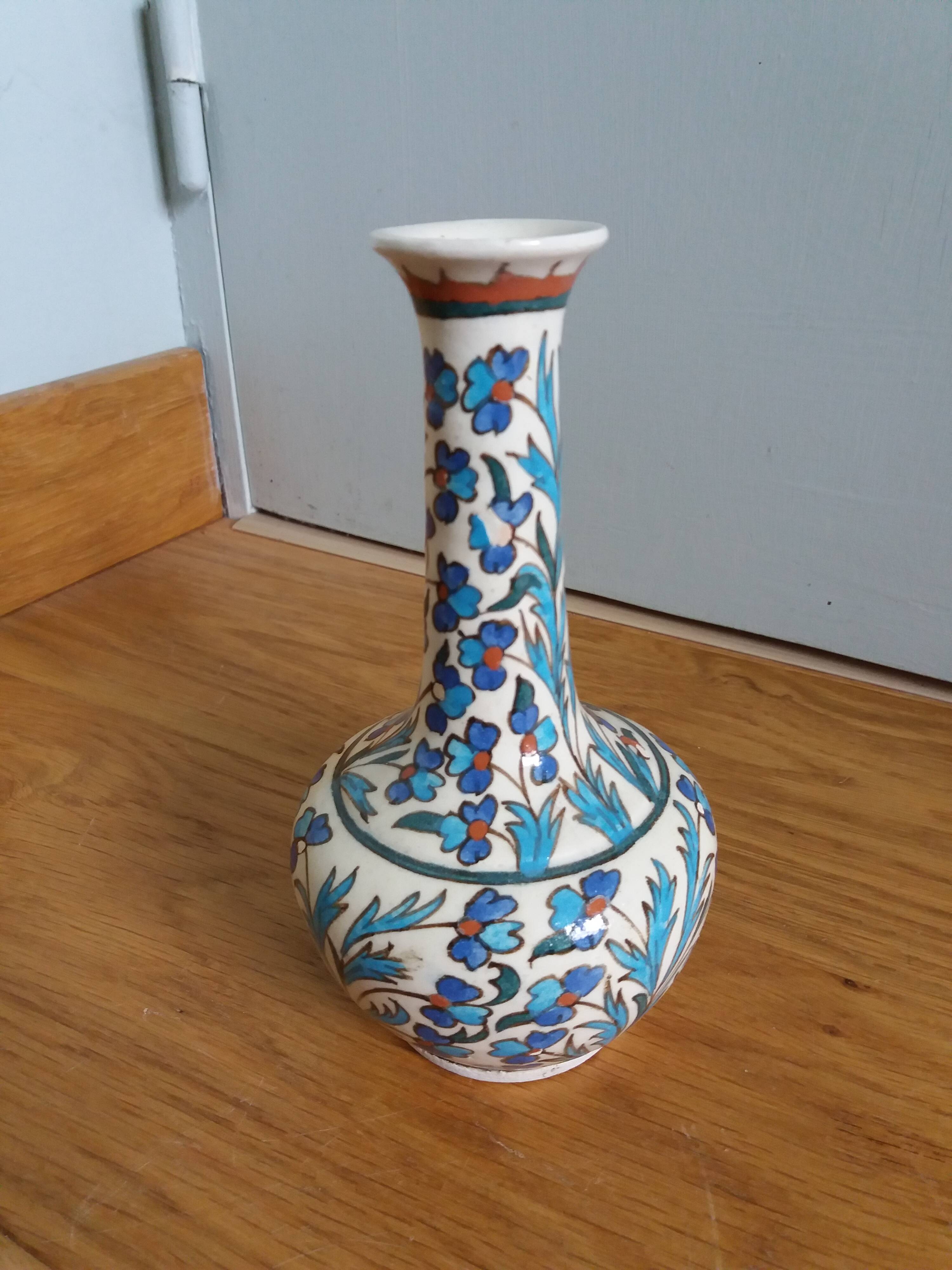 Vase soliflore décor peint Iznik Turquie