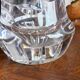 Vase en cristal massif taillé, décor floral