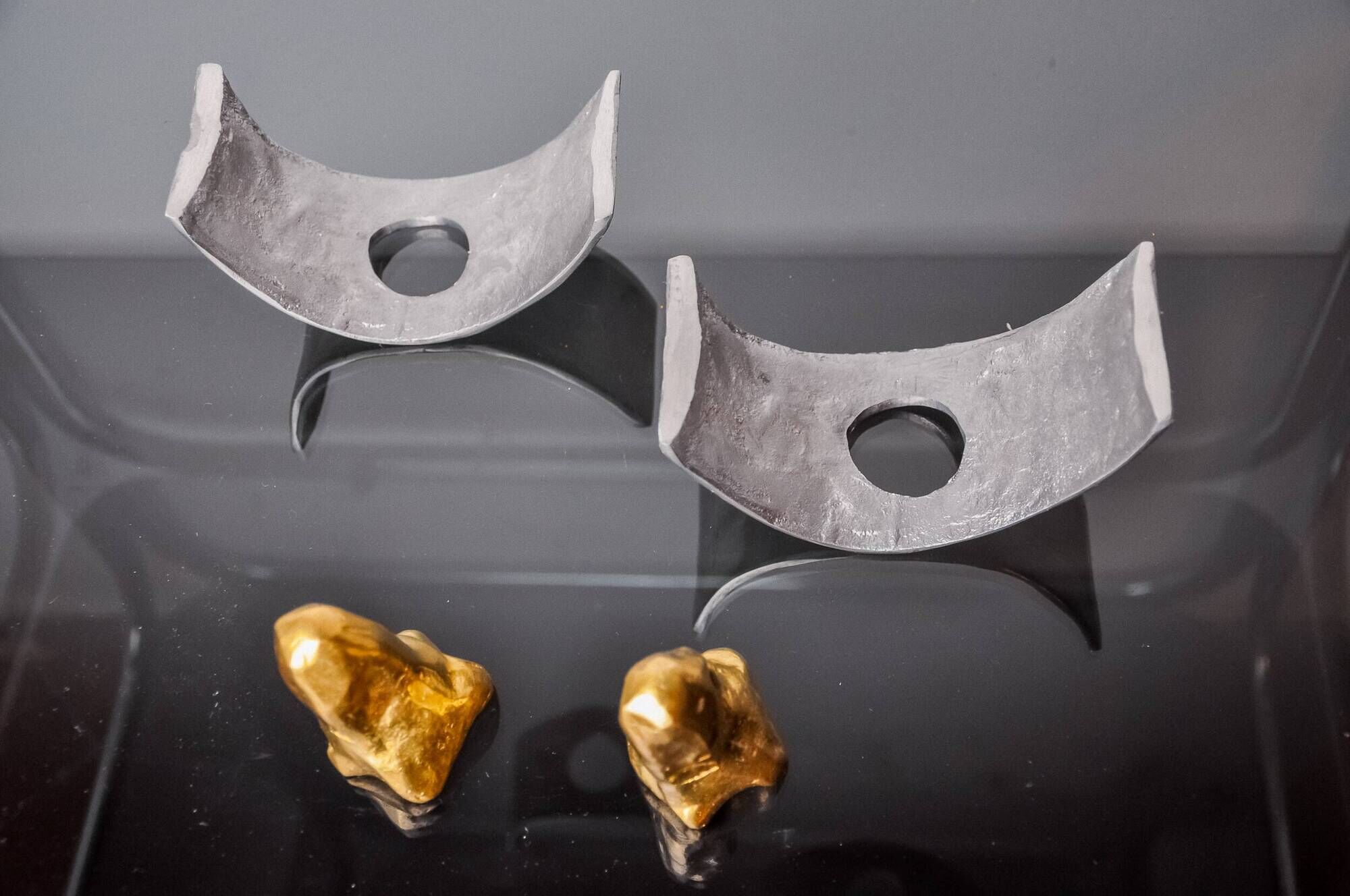 Pair of Brutalist candlesticks by David Marshall, bronze and aluminum, Spain, 1970