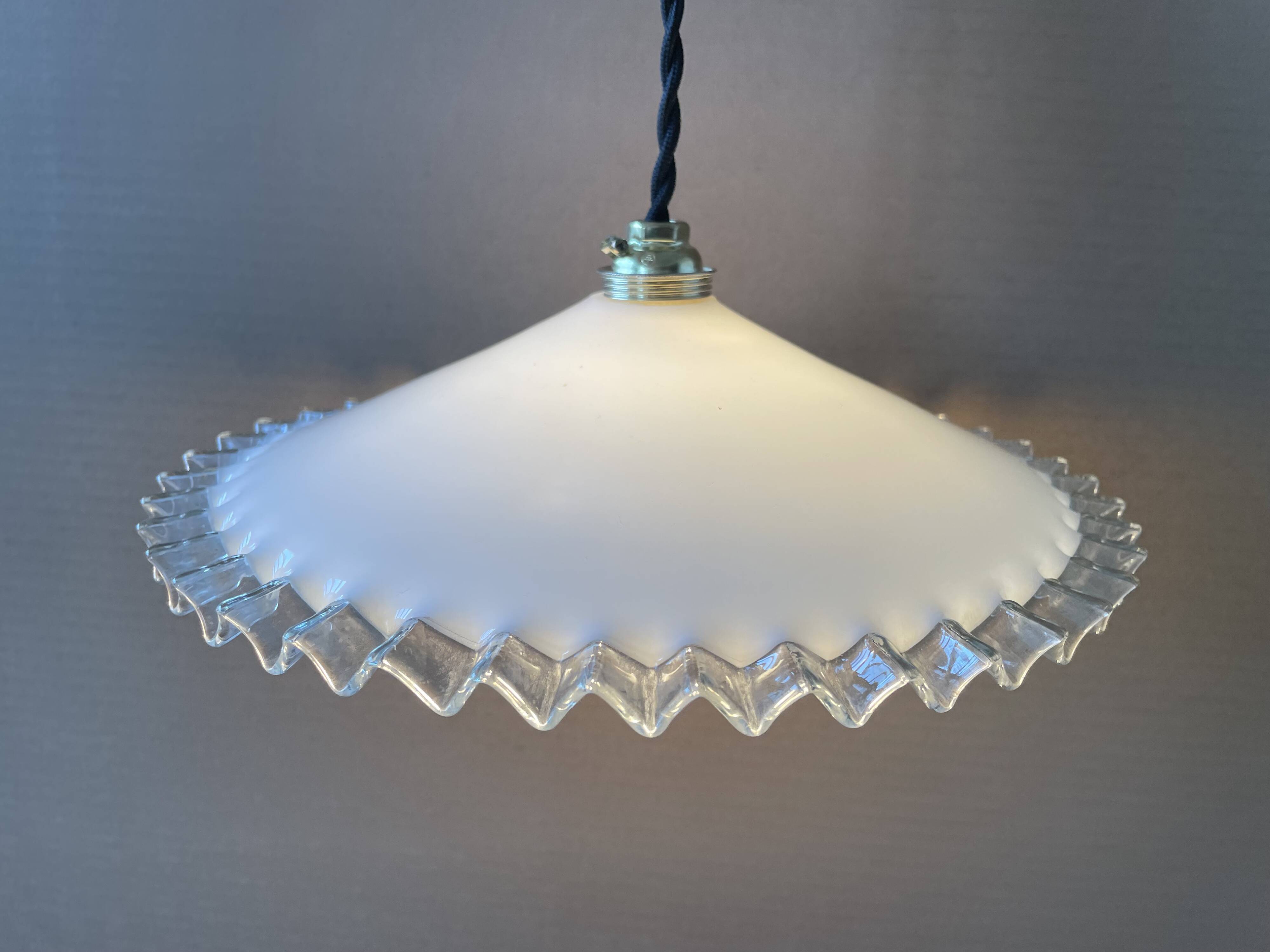 Suspension opaline ancienne