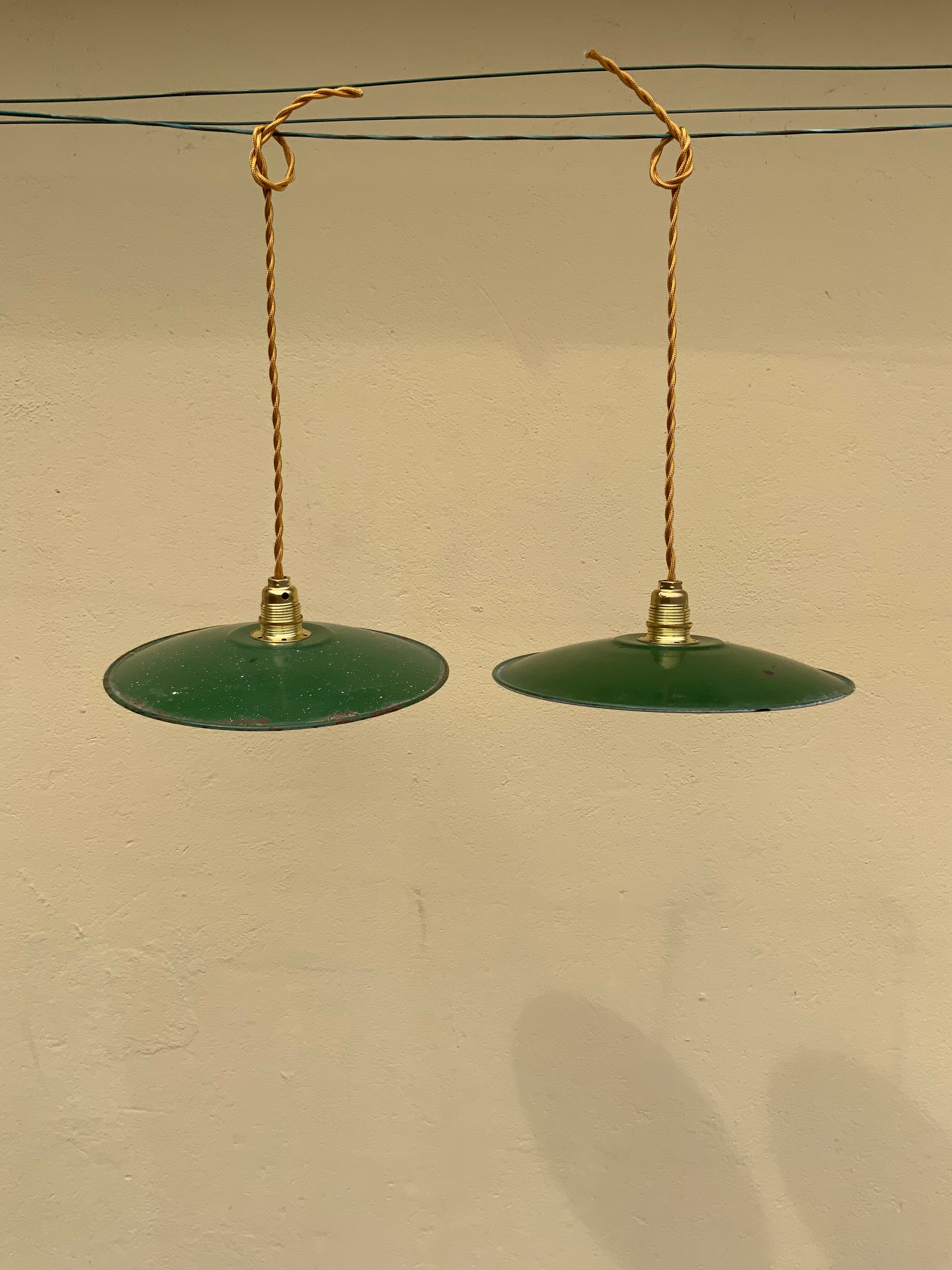 Vintage suspension duo in enamelled sheet metal style indus green and white