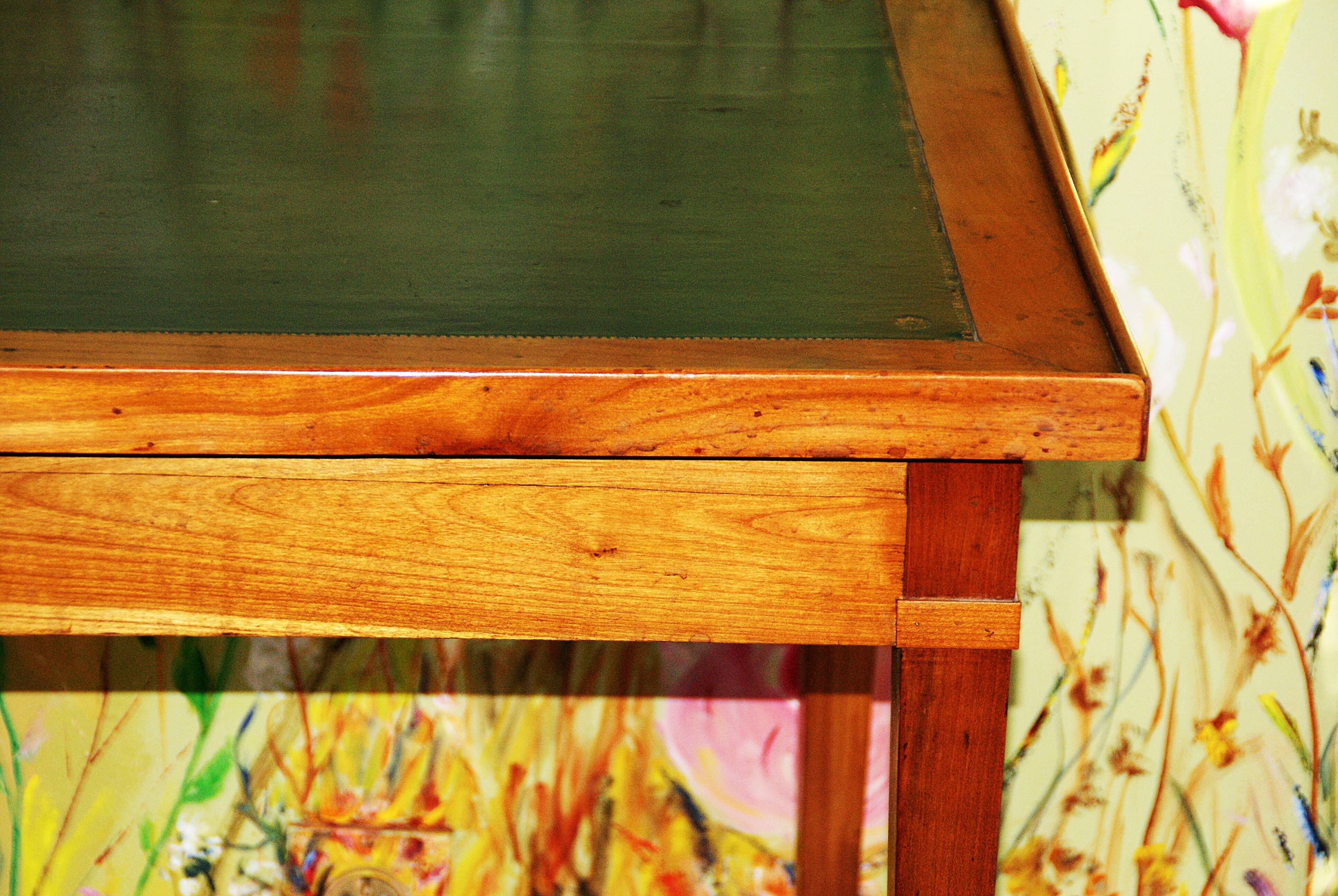 Small writing table Louis XVI