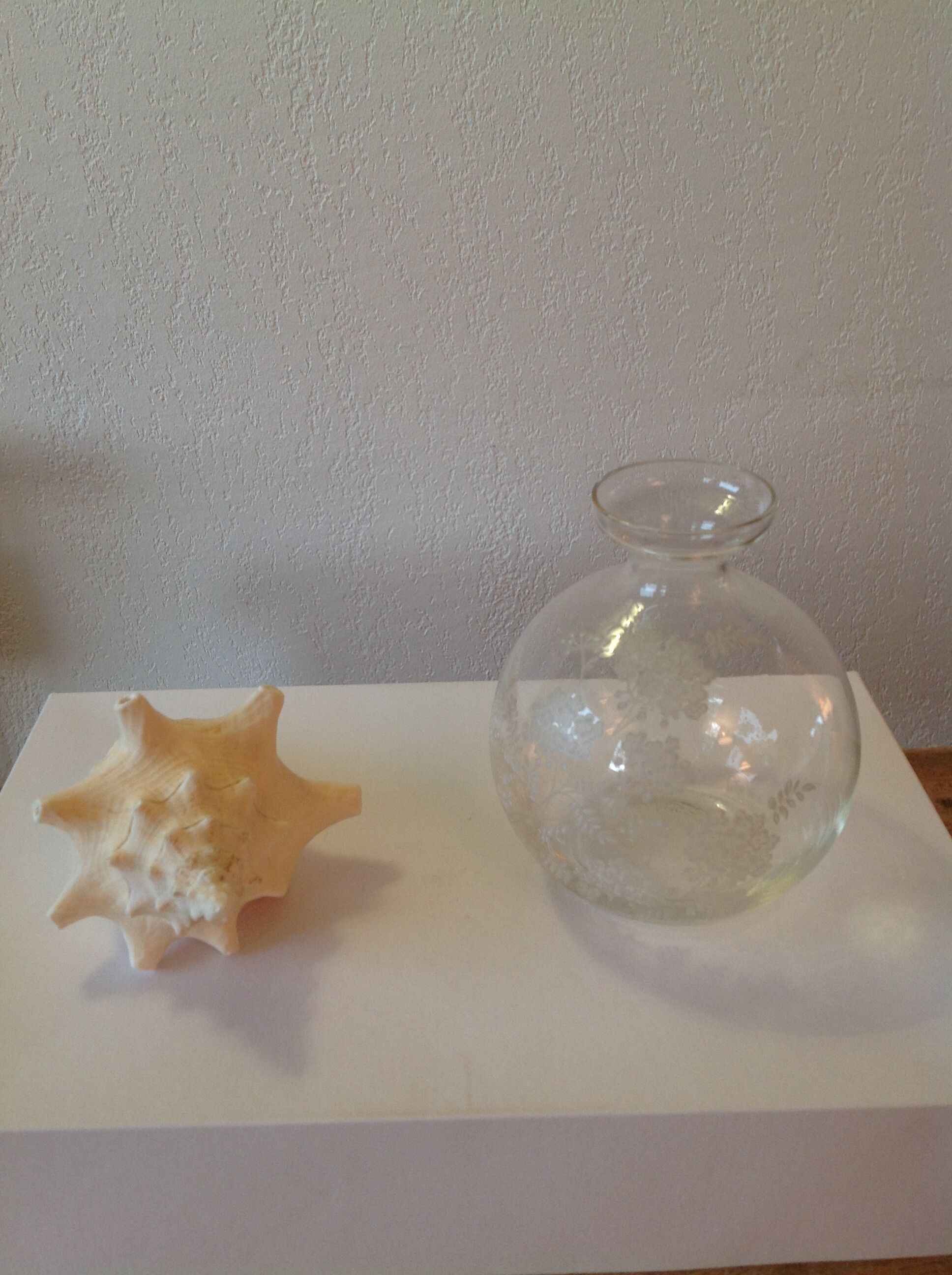 Vase round floral decoration