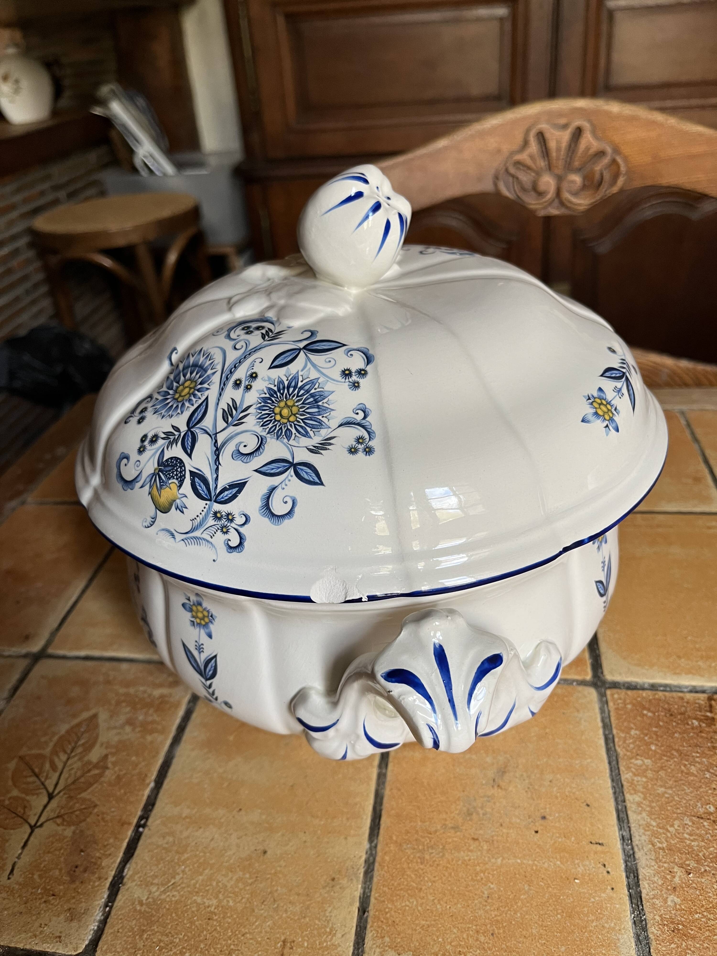 Luneville soup tureen in porcelain
