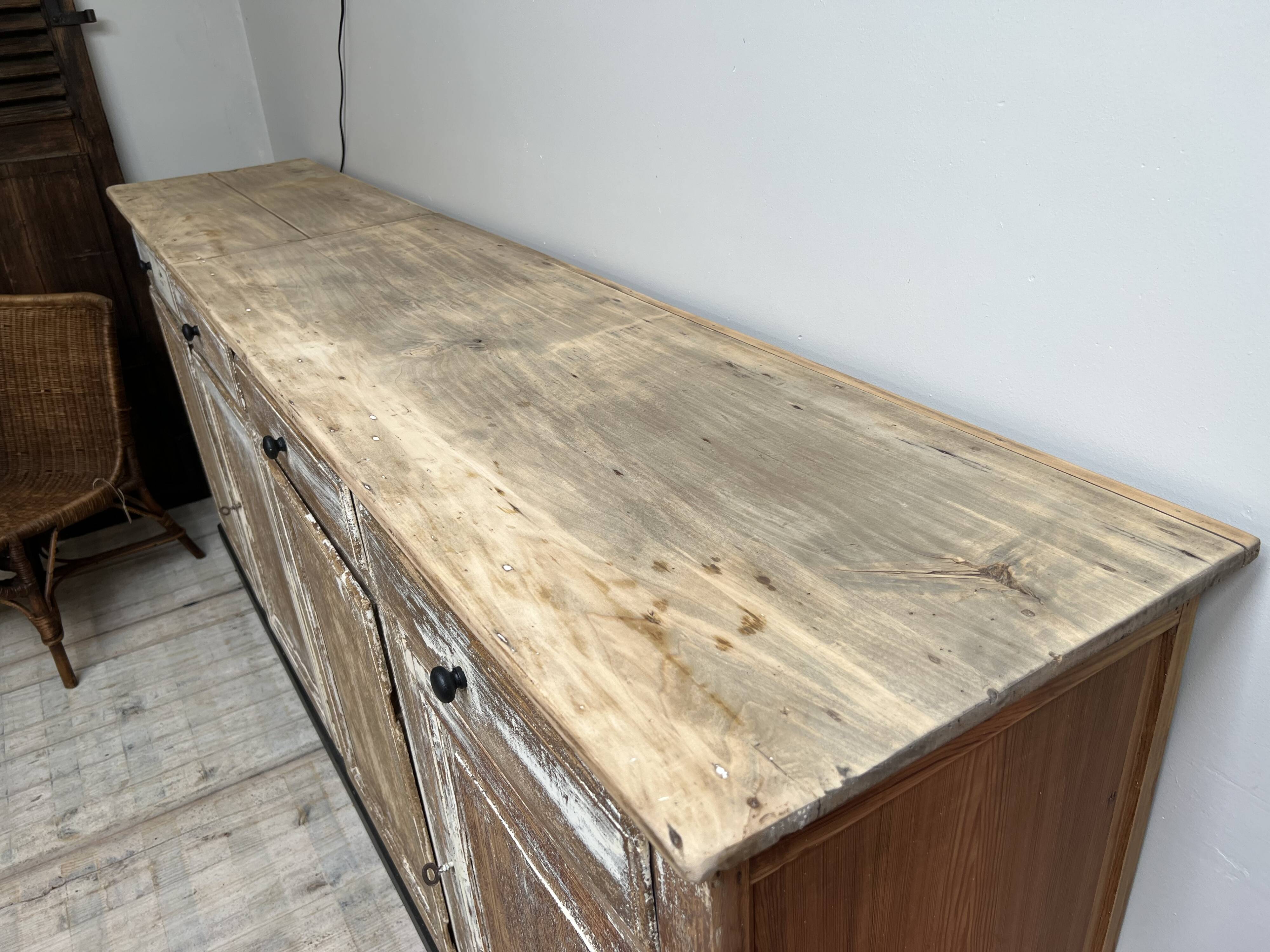 Buffet patiné