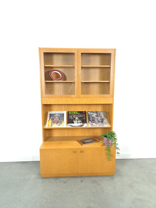 Vitrine haute pour vinyles avec portes vitrées et étagère à magazines de Suède