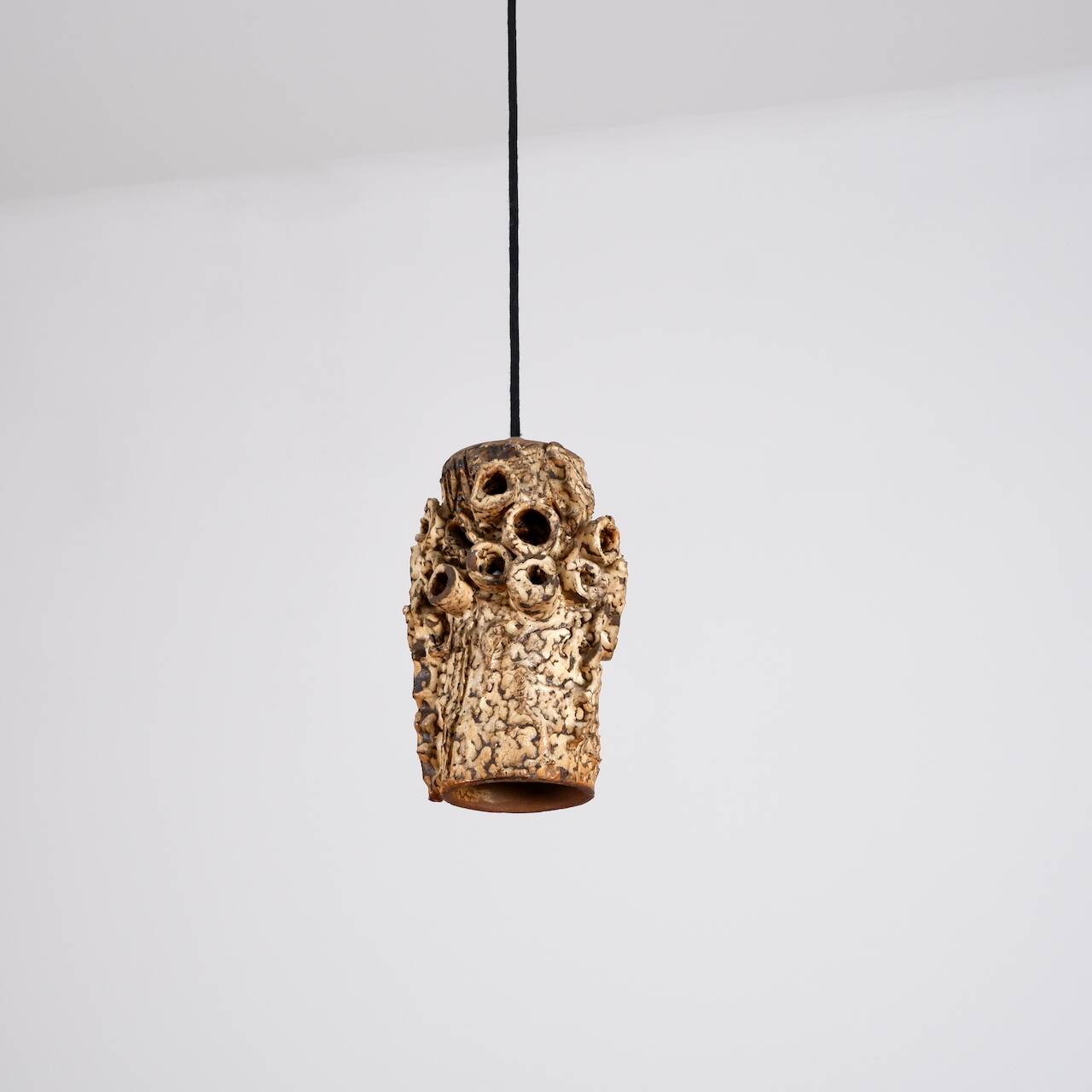 Lampes suspendues sculpturales en céramique par Bodil Marie Nielsen