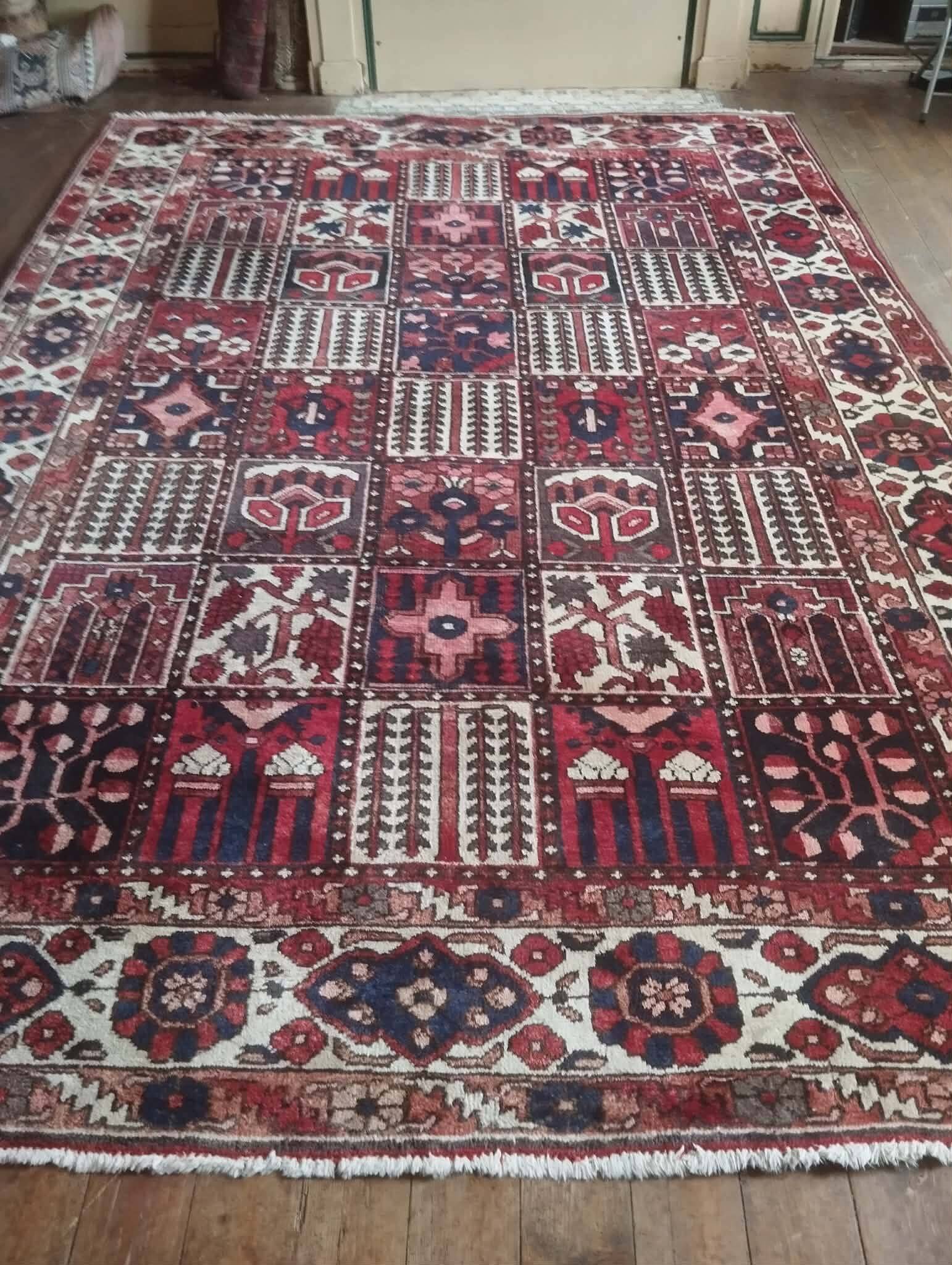 Handmade Bachtiar Persian rug 305x215cm