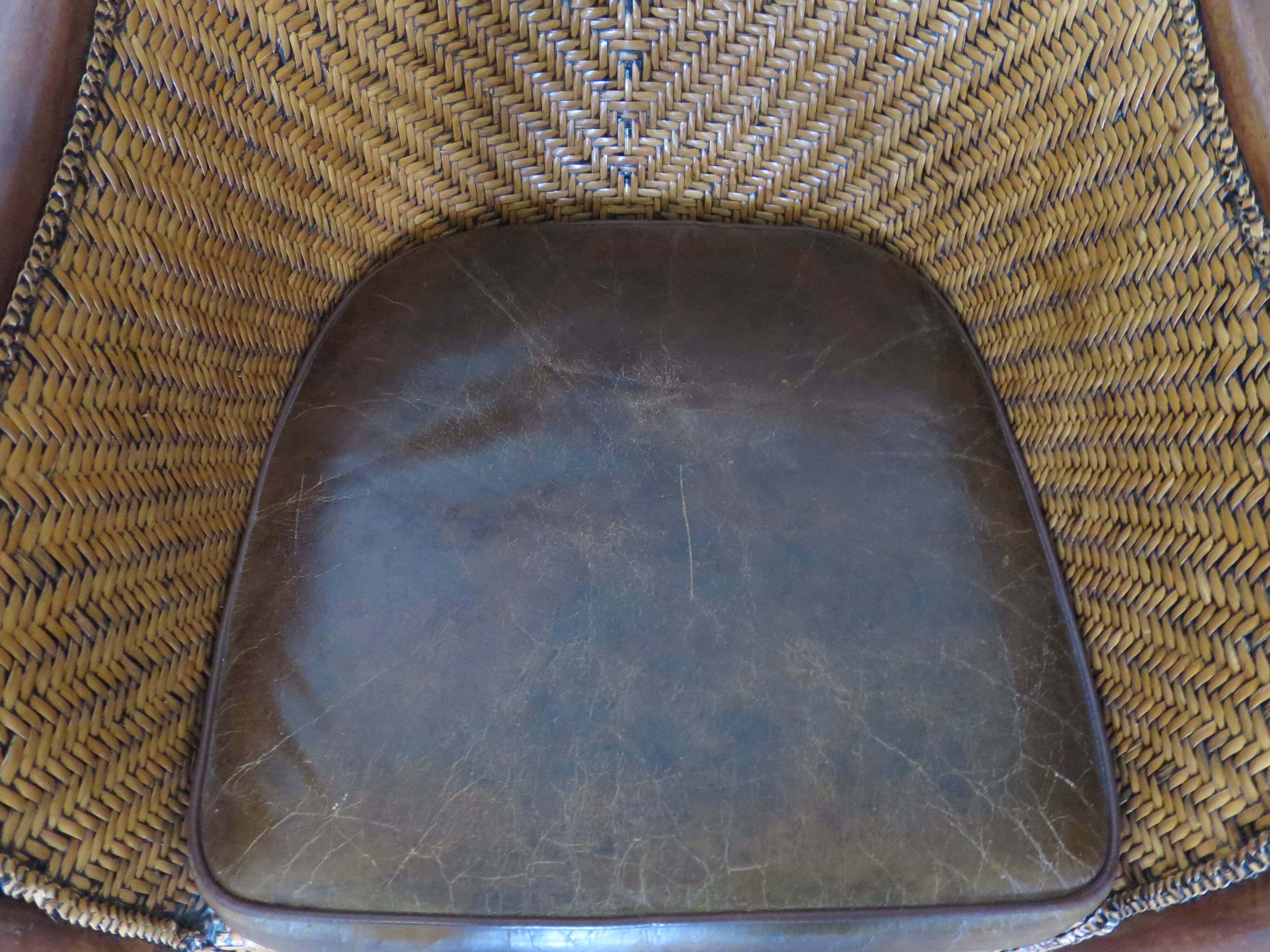 Fauteuil Style Colonial-Rotin tressé-Vintage-coussin simili cuir