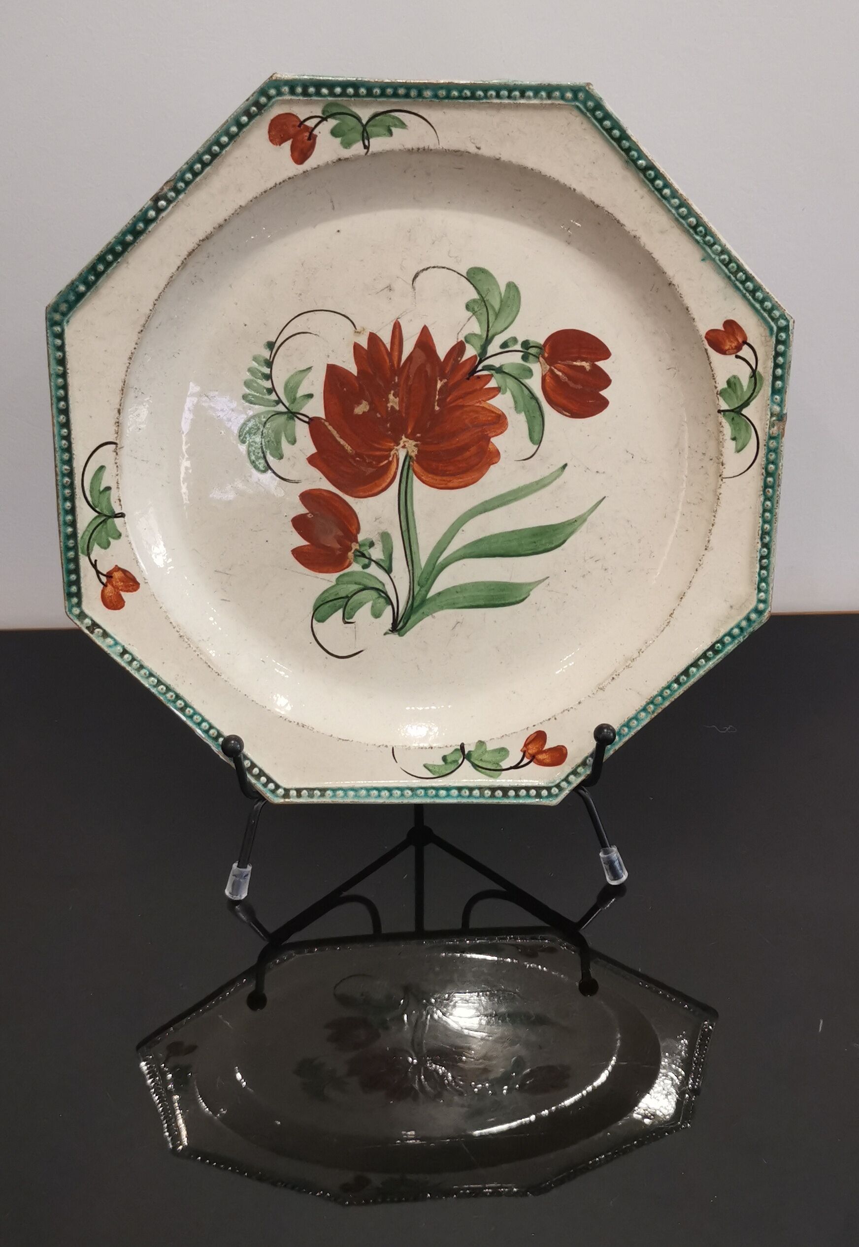 Ancienne assiette octogonale faïence fine polychrome Aumale début XIXe Empire
