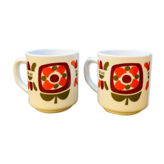 Two Arcopal Mobil mugs