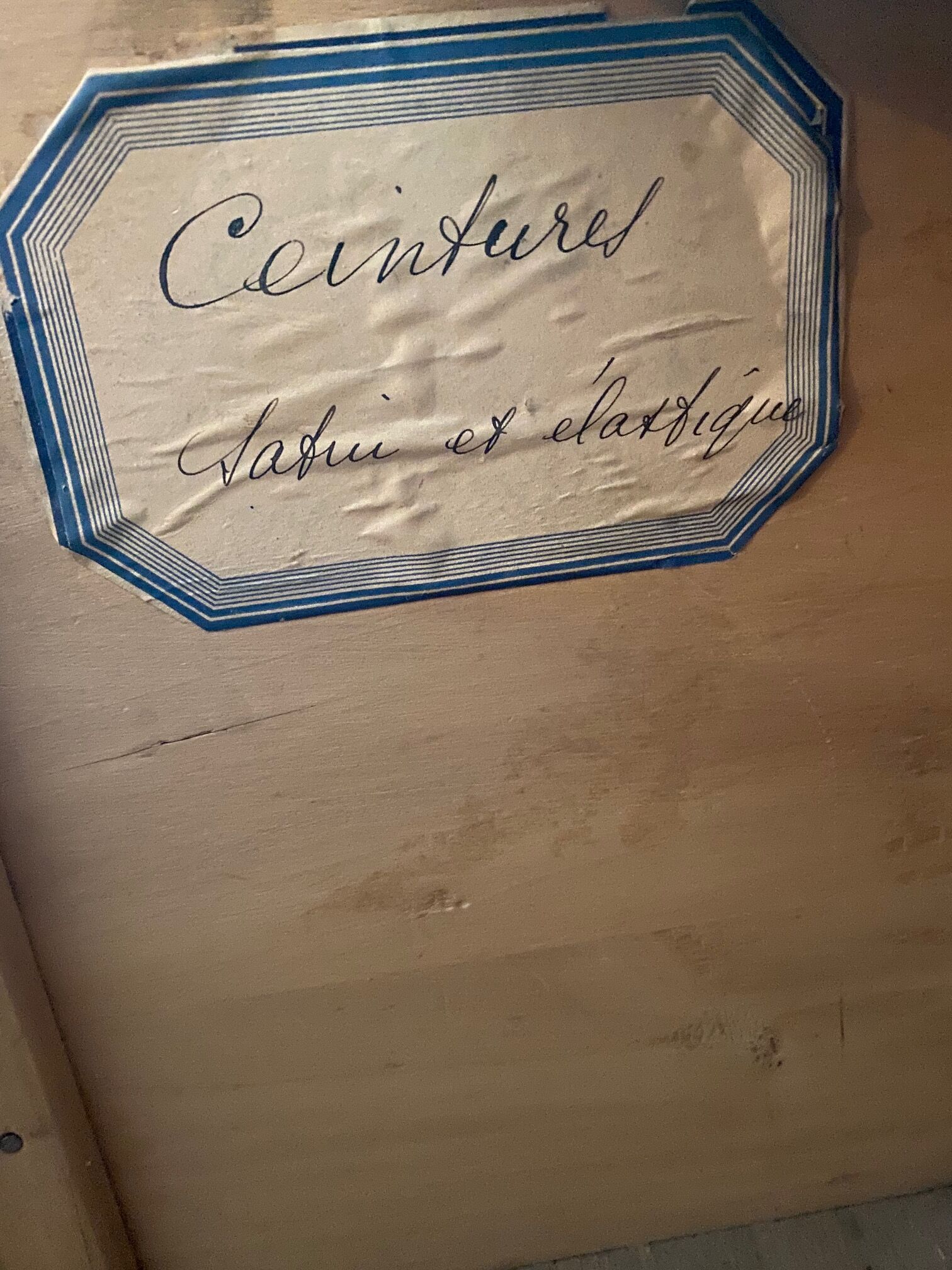 Meuble de mercerie