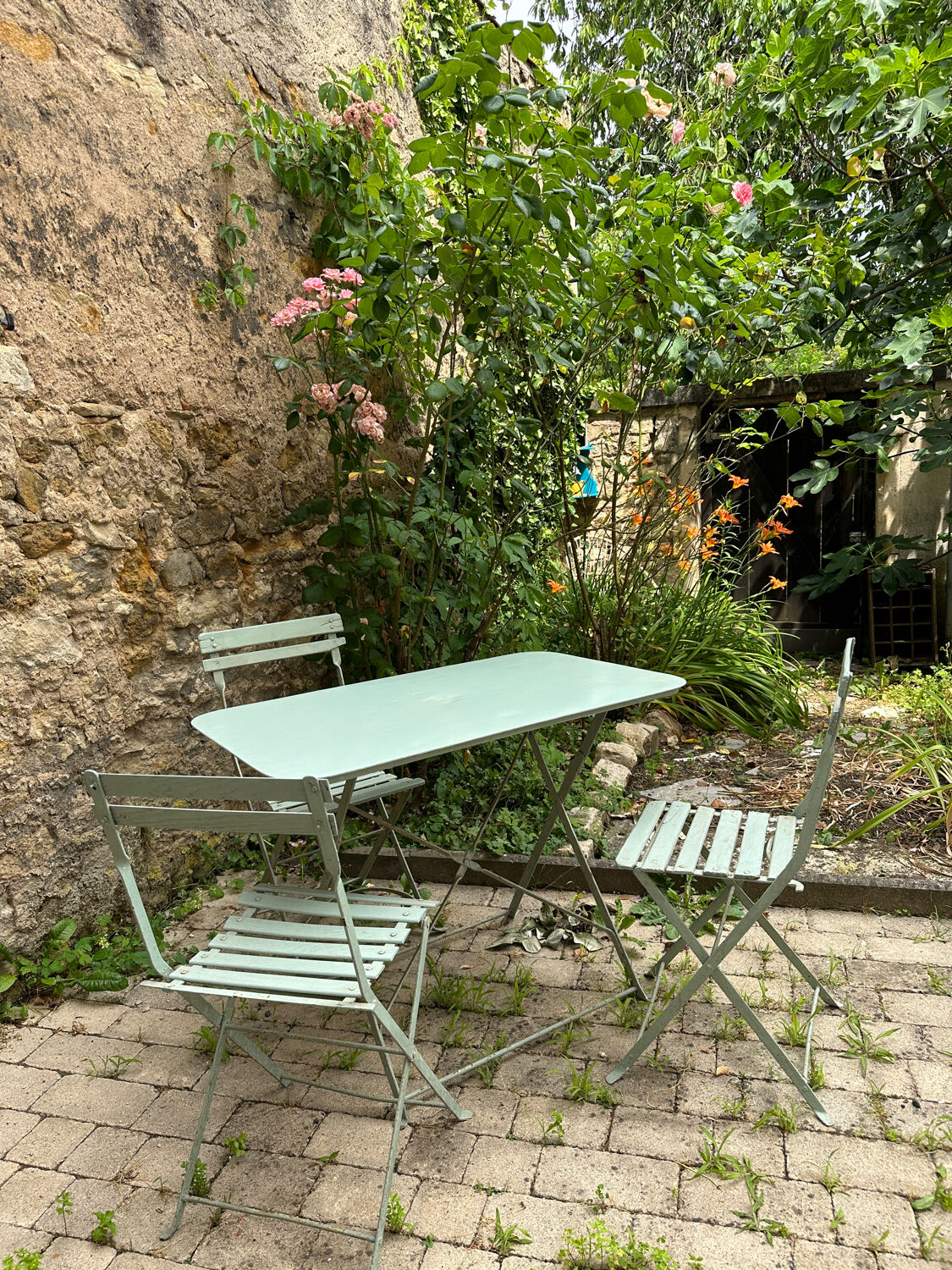 Almond green metal garden furniture