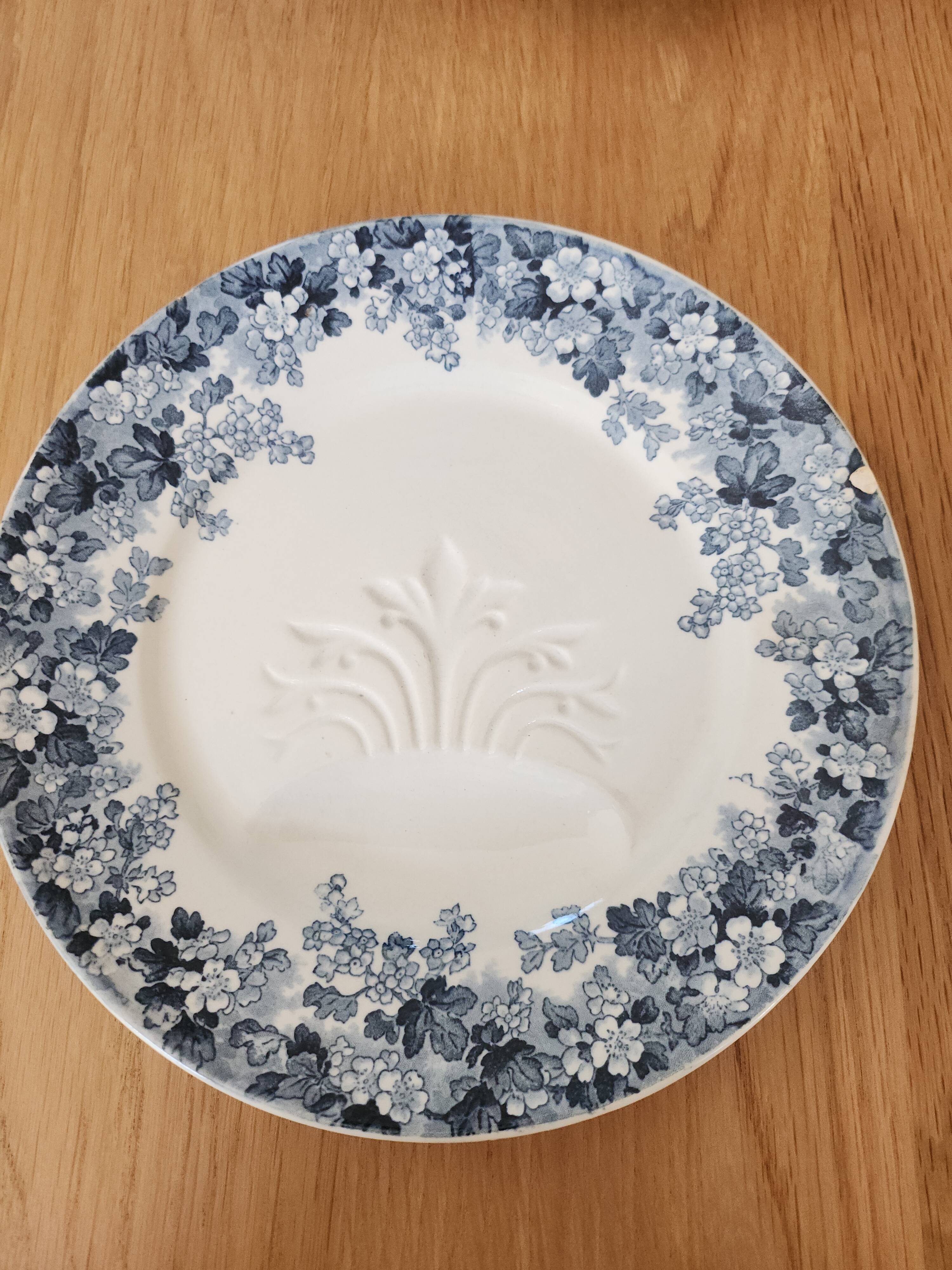 Pair of antique asparagus plates "Récamier" in Terre de Fer, Sarregue