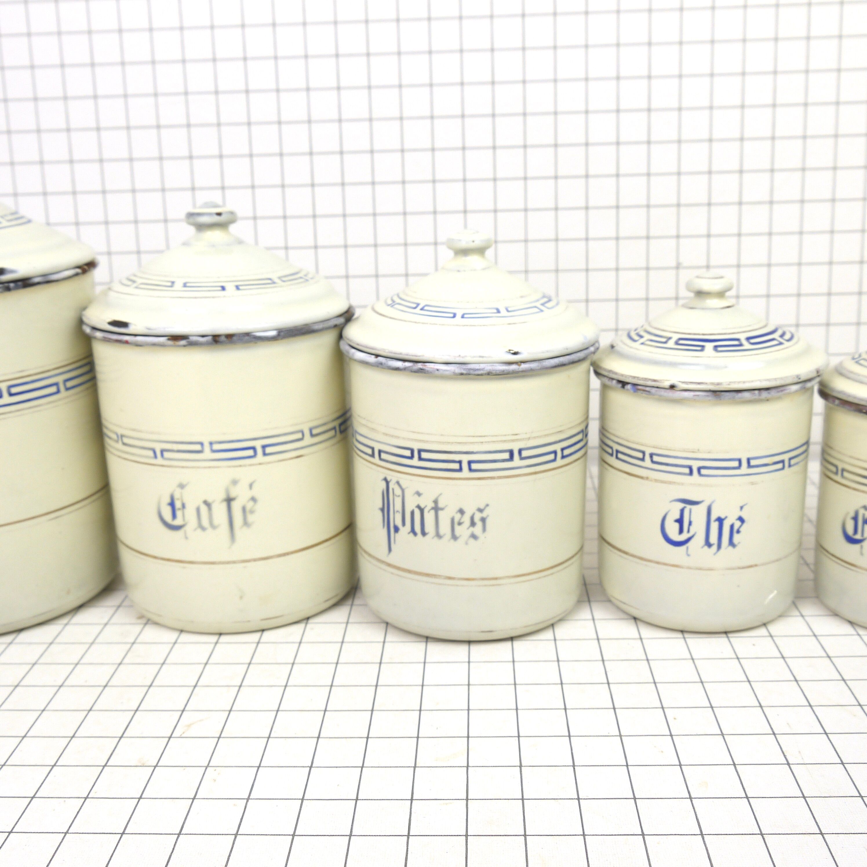 Five spice pots in enamel