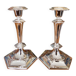 Paire de bougeoirs argentés