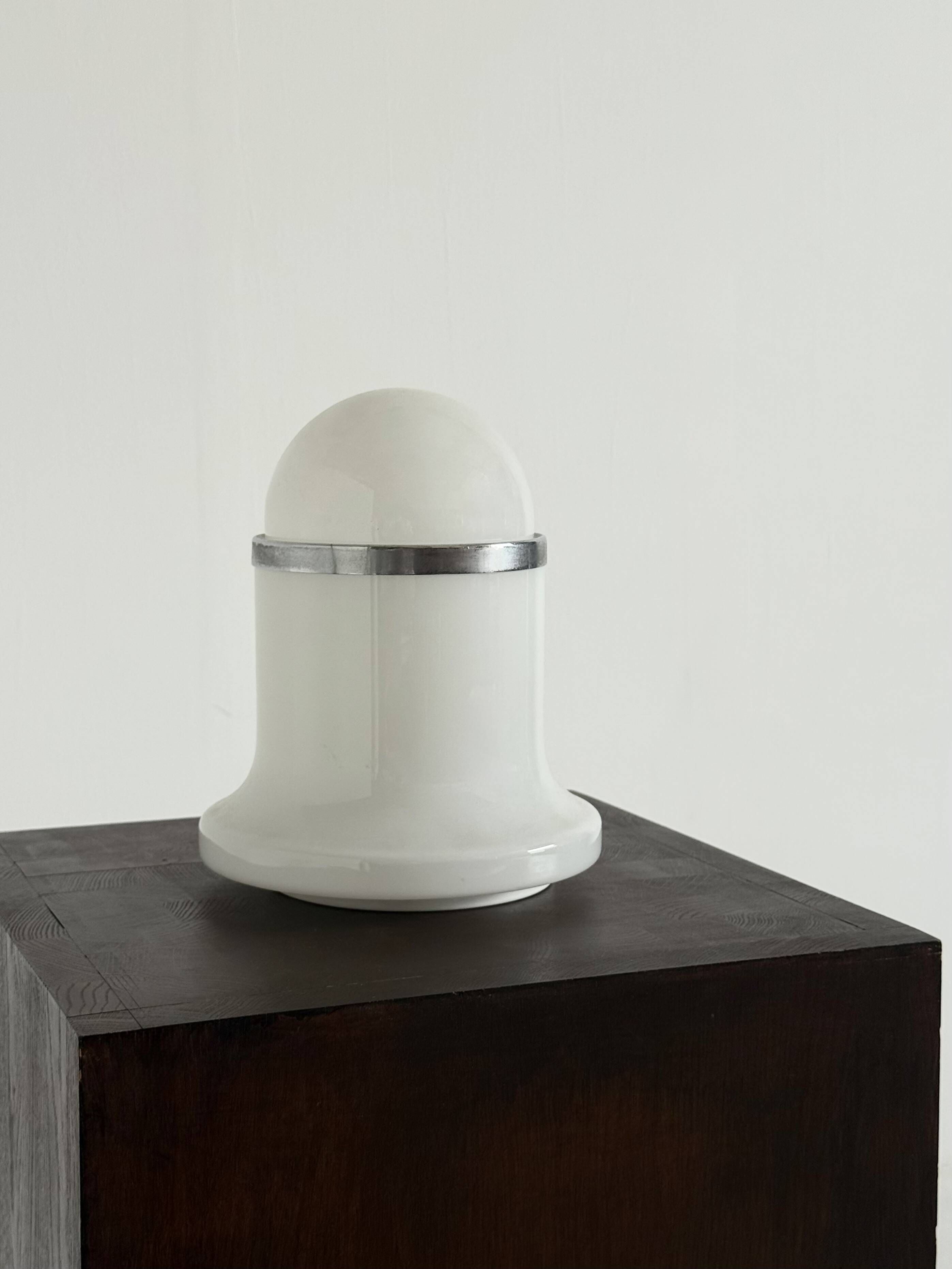 Murano vintage table lamp white by Architetti by De Martini, Falconi & Fois