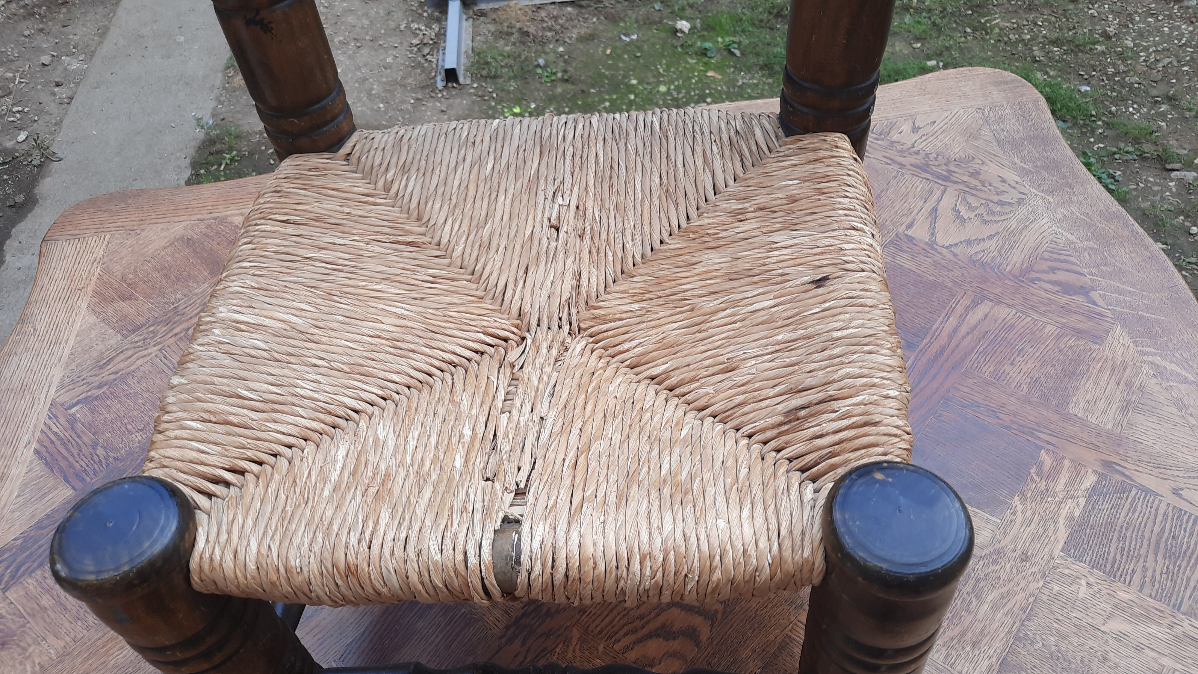 Chaise basse campagnarde